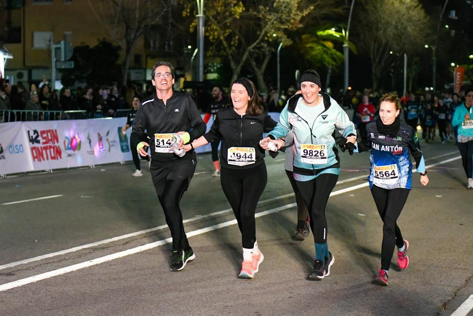 En imágenes: búscate en tu llegada a meta de la Carrera de San Antón 2025 (12)