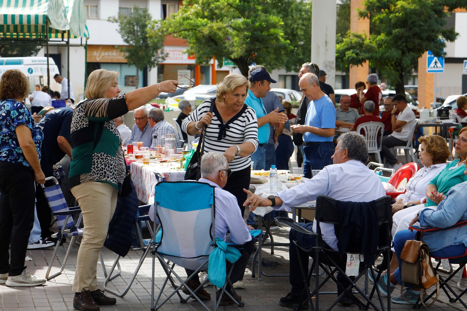 Las peñas celebran su tradicional perol en las Setas, en imágenes