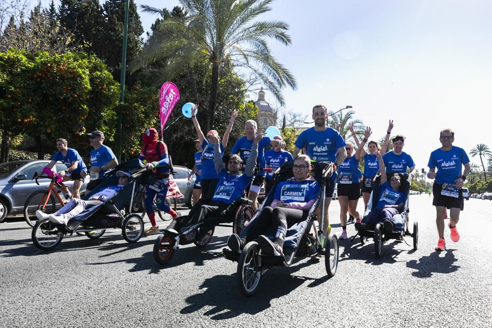 Familia Equipo Zurich Aefat en Maratón Sevilla 2025