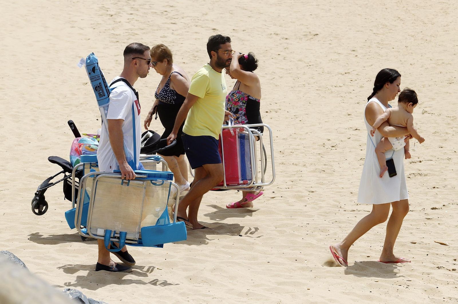 Un día en las playas de Huelva, en imágenes