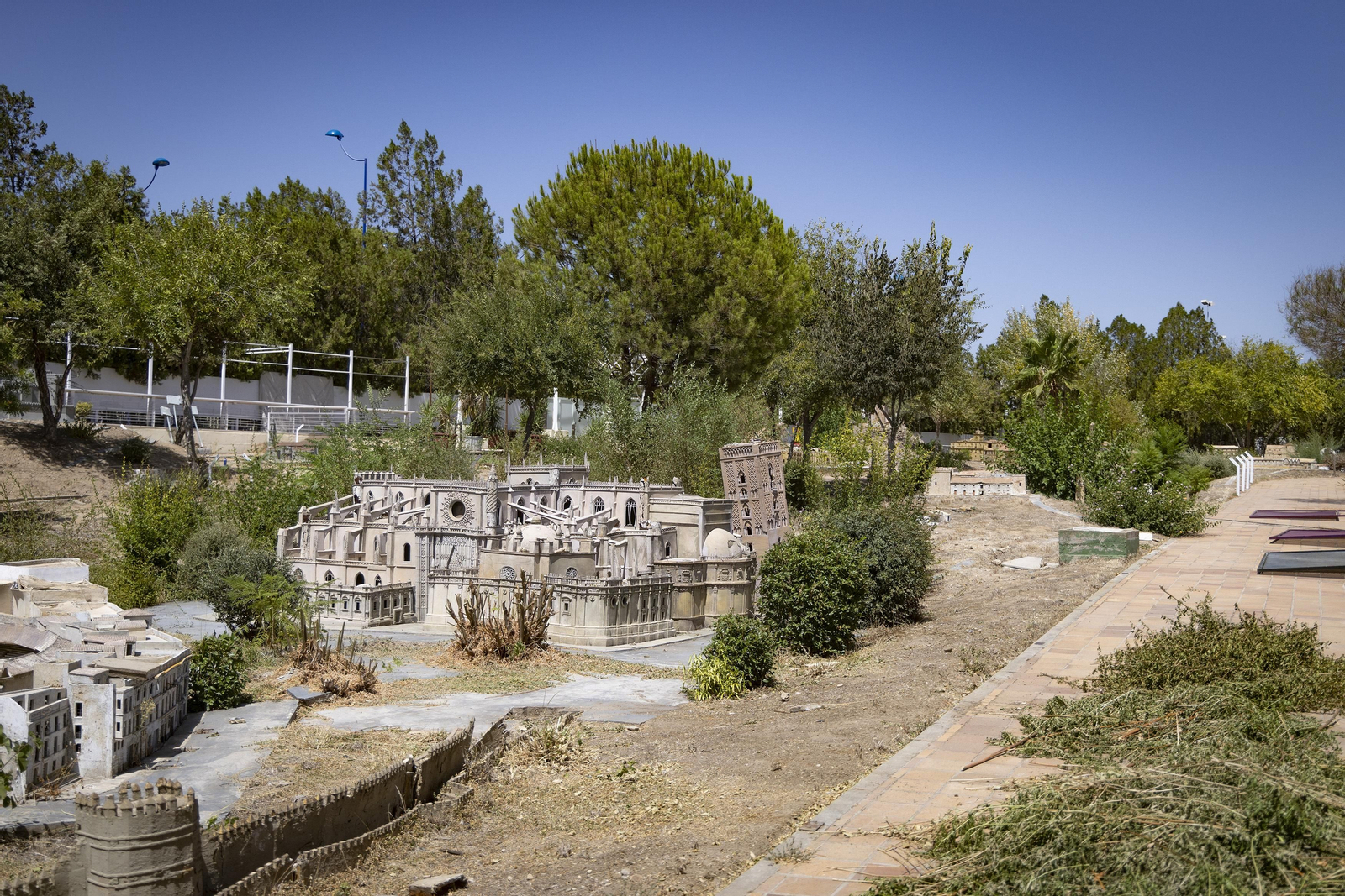 El lamentable estado de conservación de 'Andalucía de los Niños', en fotos