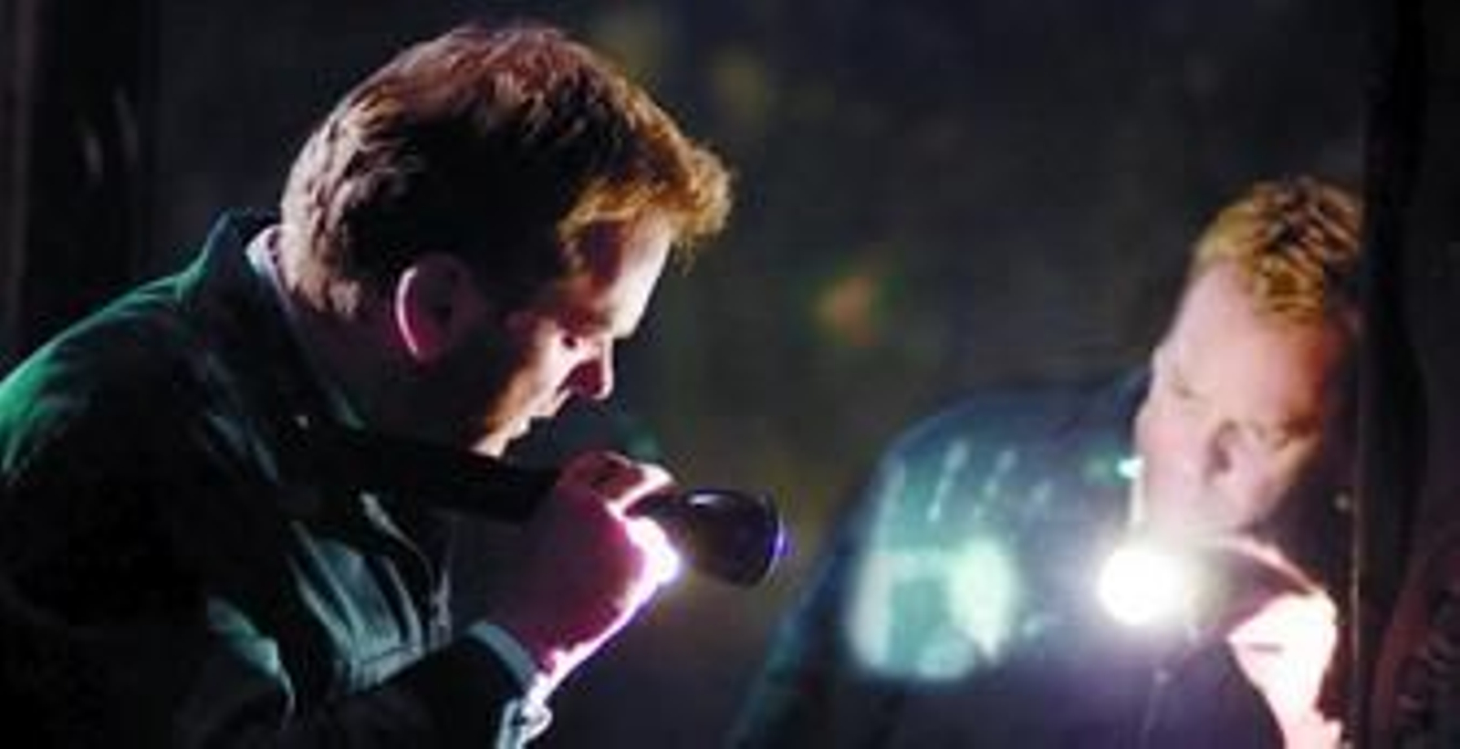 Un fotograma de la película de Aja en la que Kiefer Sutherland encarna a un ex policía atormentado por los espejos.