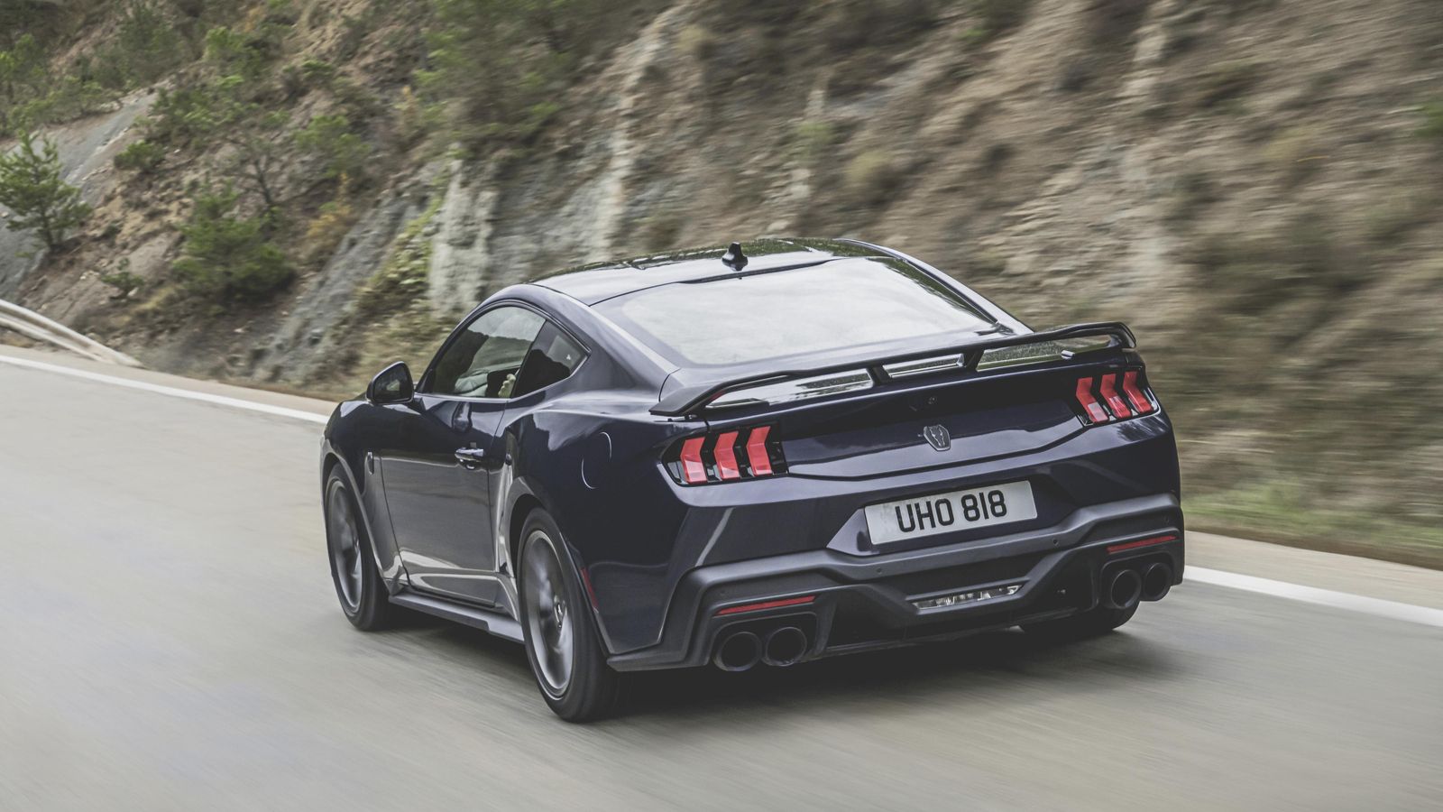 El Dark Horse será el Mustang más potente y, también, el de características más deportivas de la familia. El Dark Horse será el Mustang más potente y, también, el de características más deportivas de la familia.
