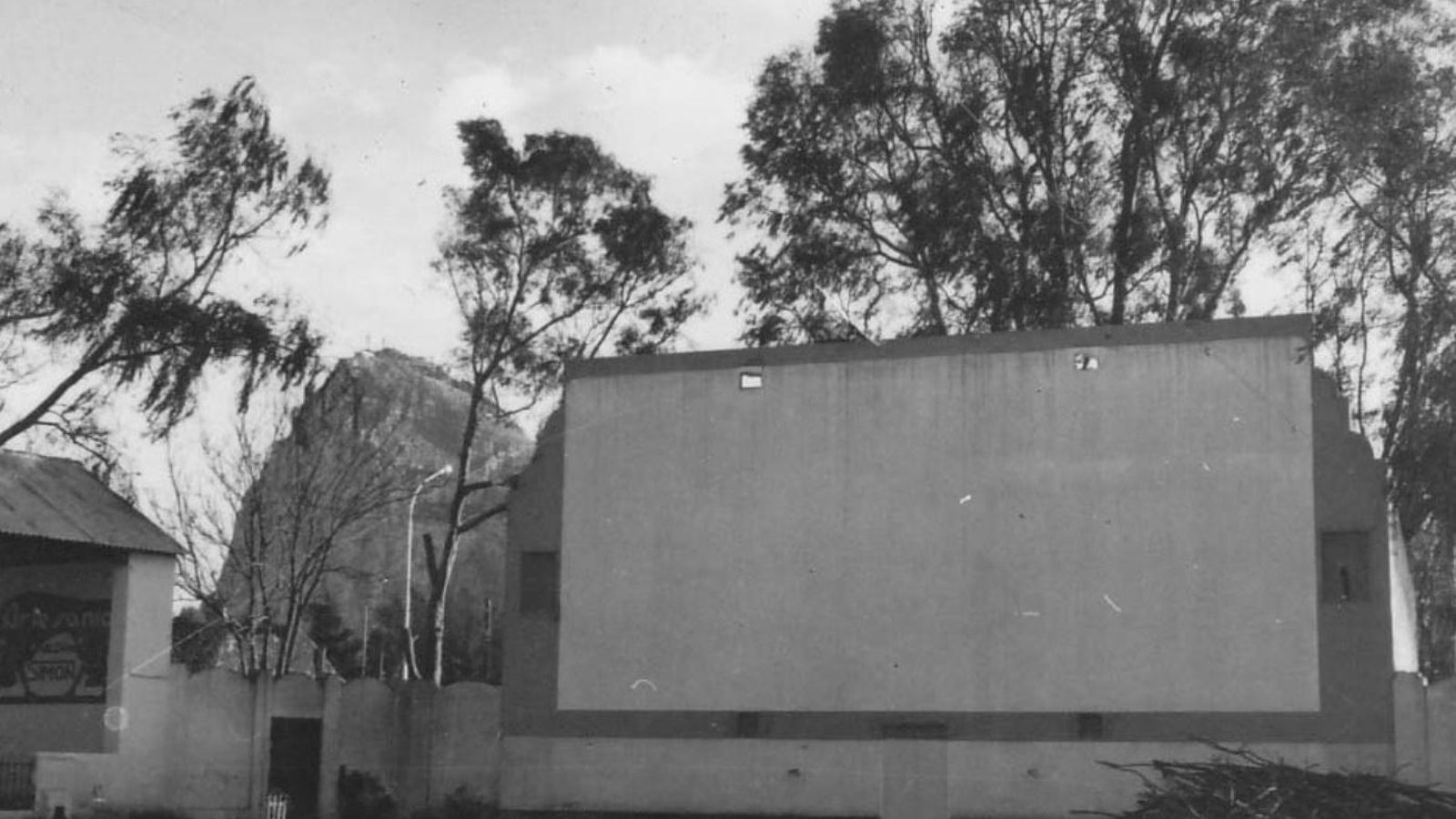 Pantalla del teatro del parque.