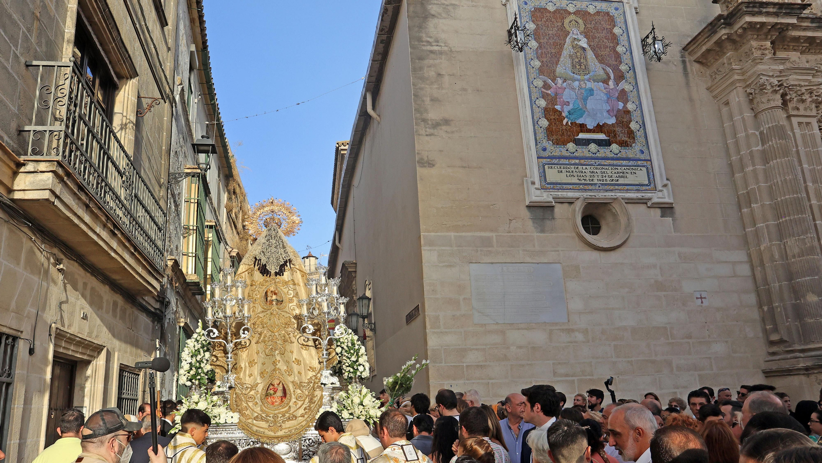 La Virgen del Carmen procesiona por Jerez