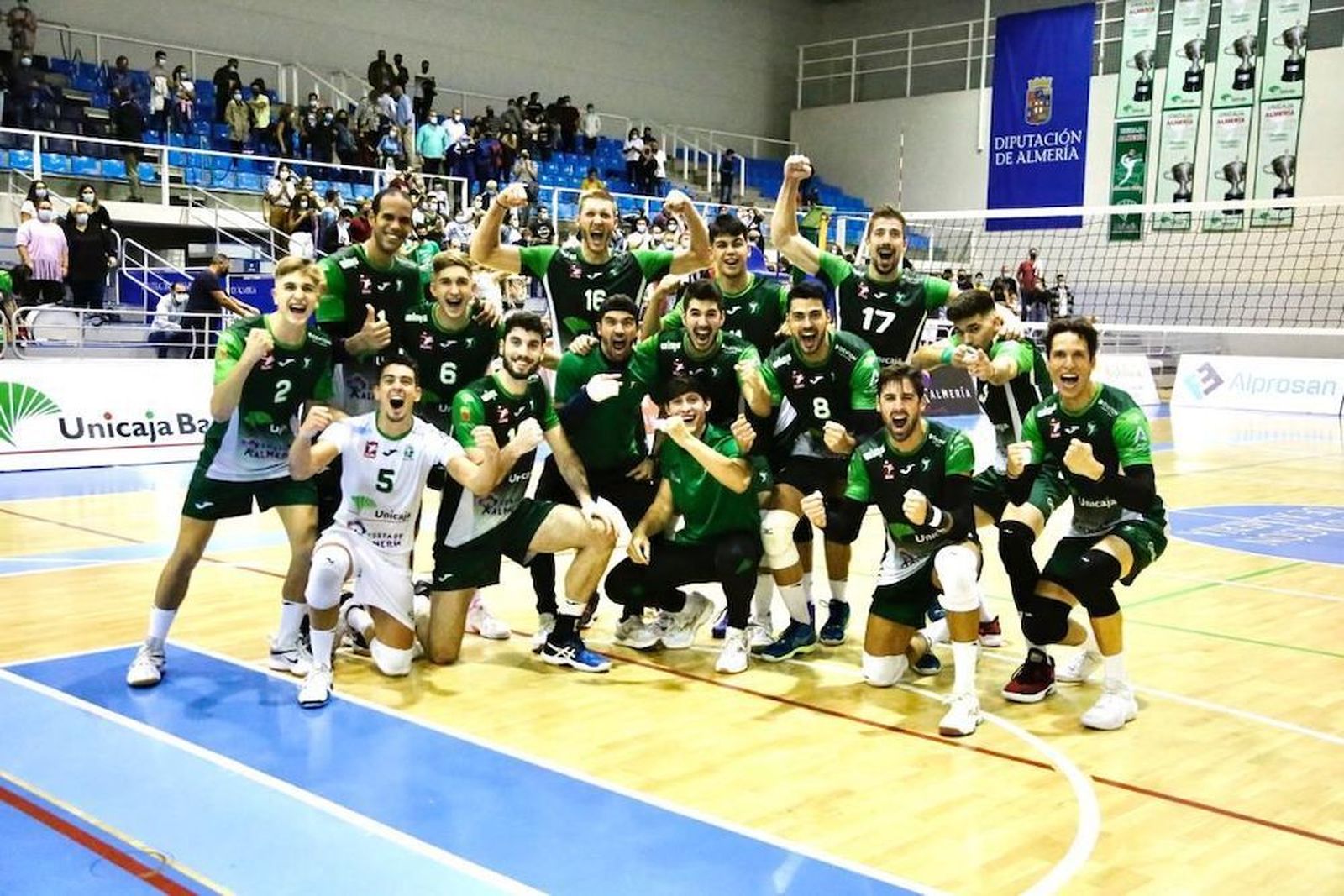 Foto de festejo tras la victoria.