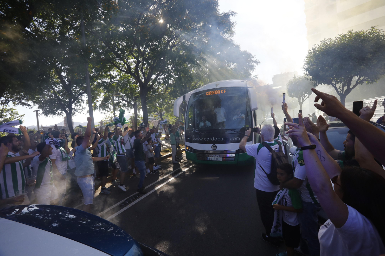 Las mejores fotos de la afición del Córdoba CF en la previa del partido ante el Barcelona Atlètic