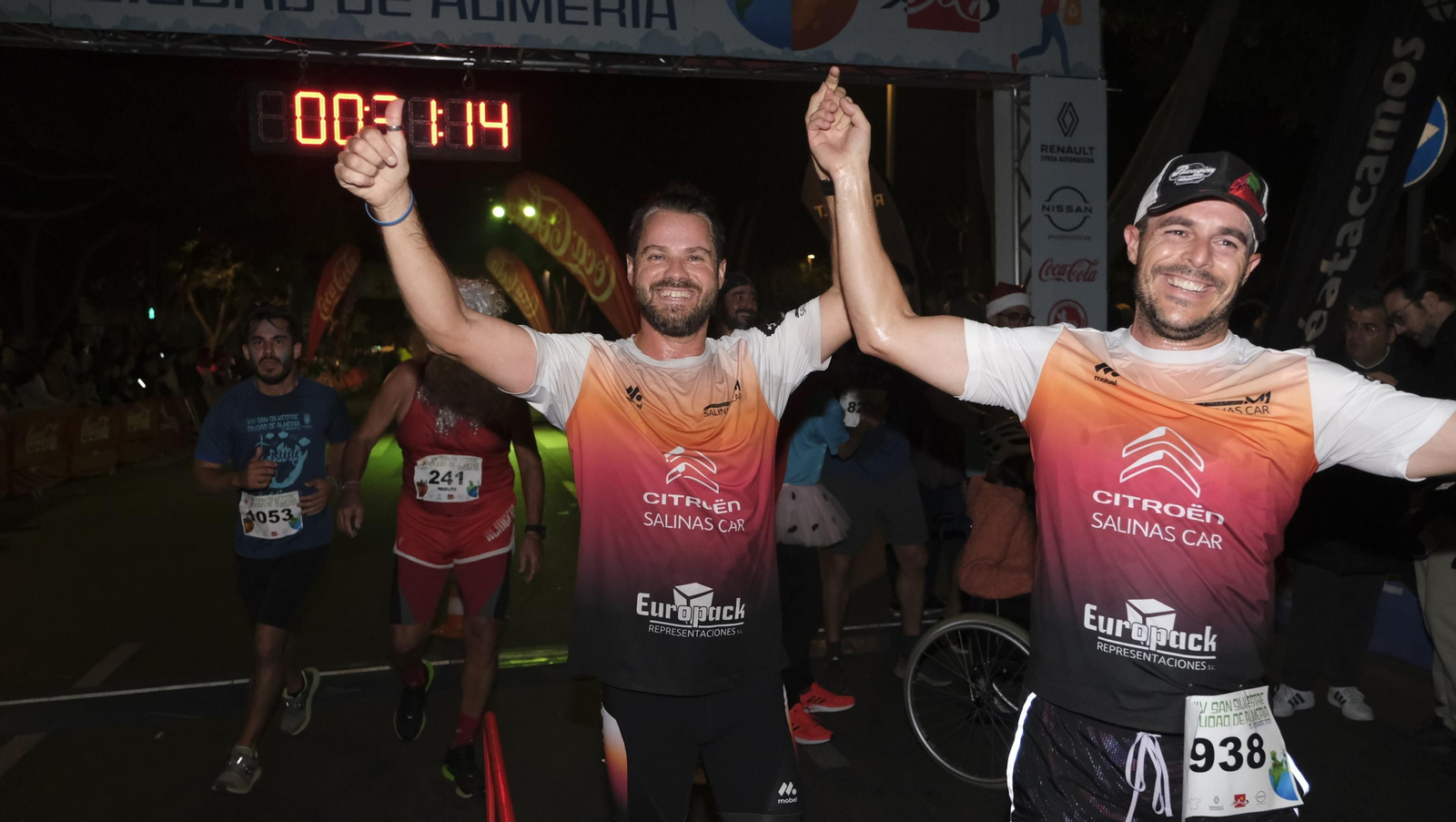 Imágenes de la XIV edición de la San Silvestre de Almería