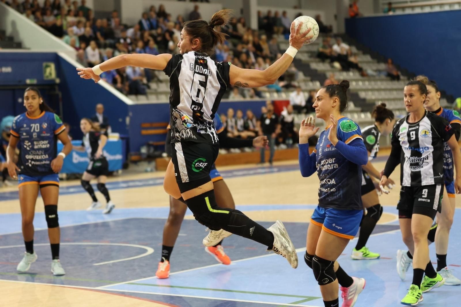 Doiro lanza a portería.