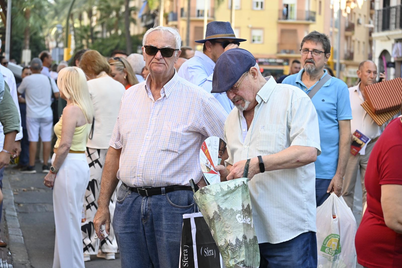 Imágenes de ambiente en el cuarto día de toros en Huelva