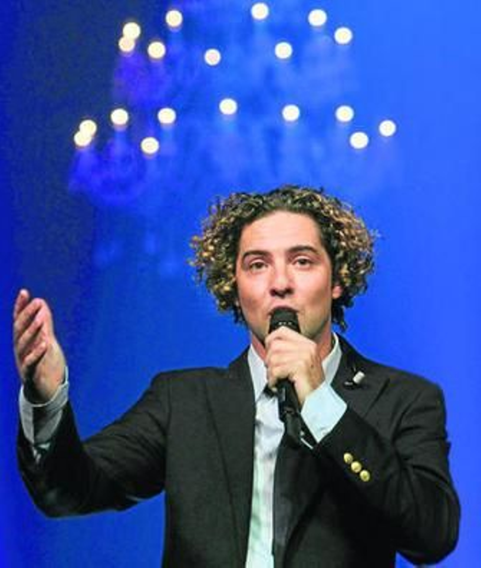 El cantante, durante su actuación en el Teatro Real de Madrid dentro de su gira acústica.