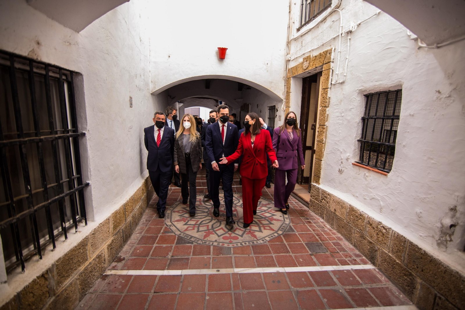 Así ha sido la visita del presidente de la Junta a las hermandades del Lunes Santo de San Fernando