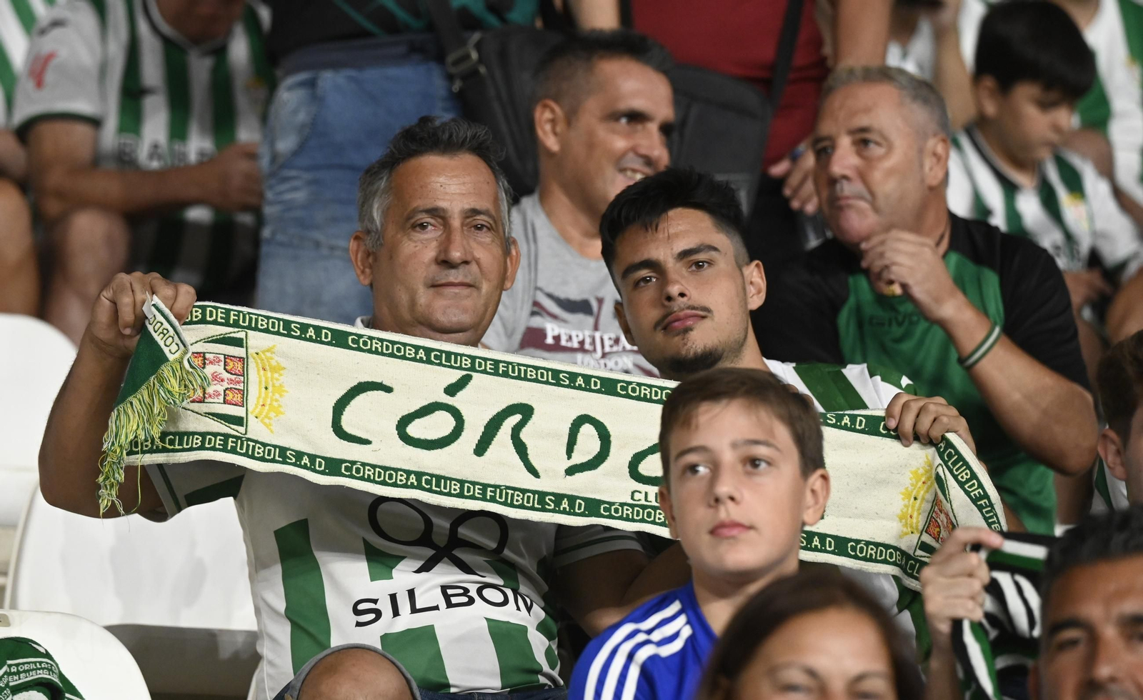 Las mejores fotos del ambiente en El Arcángel para el Córdoba CF - Racing de Santander