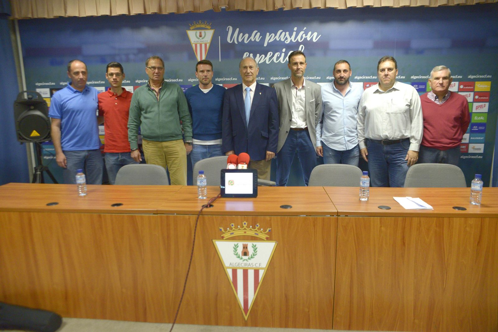 La directiva del Algeciras, el día que presentó el proyecto con Mané y Javier Viso, en junio.