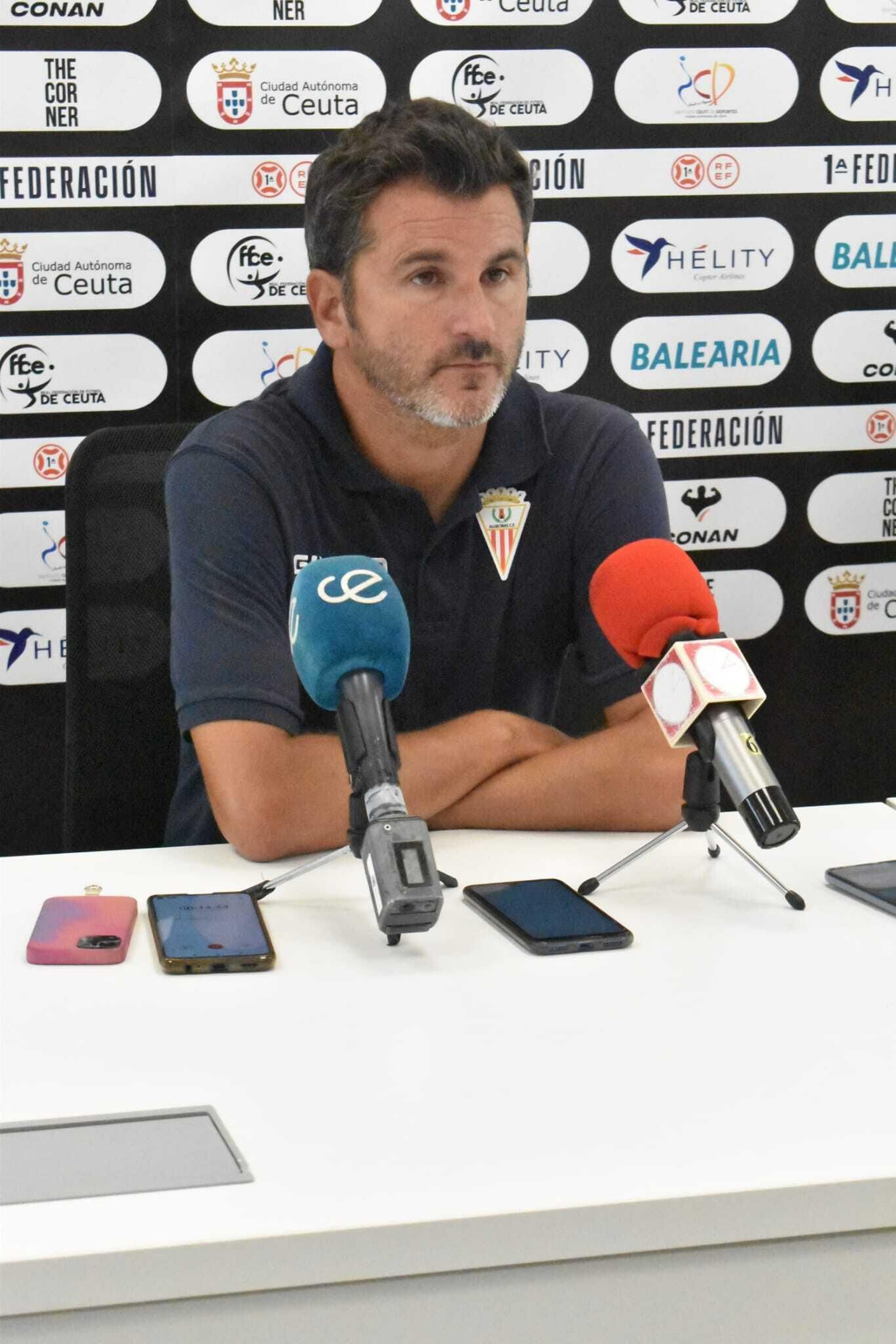 Iván Ania, en la rueda de prensa en Ceuta.