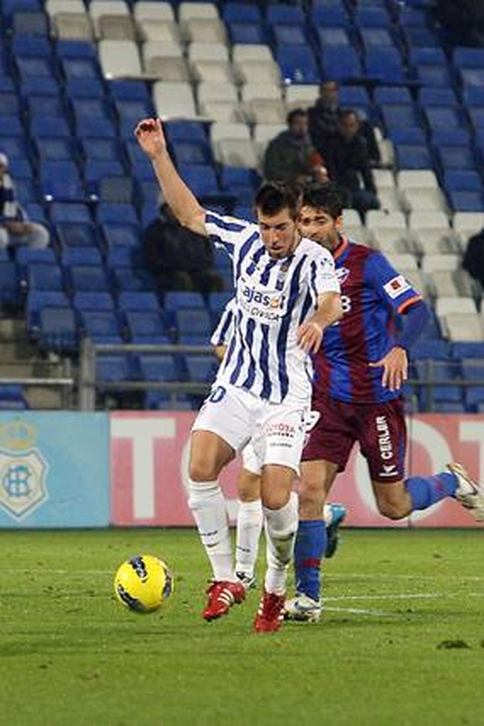El Recreativo no pasa del empate en casa ante el Huesca. / Espínola
