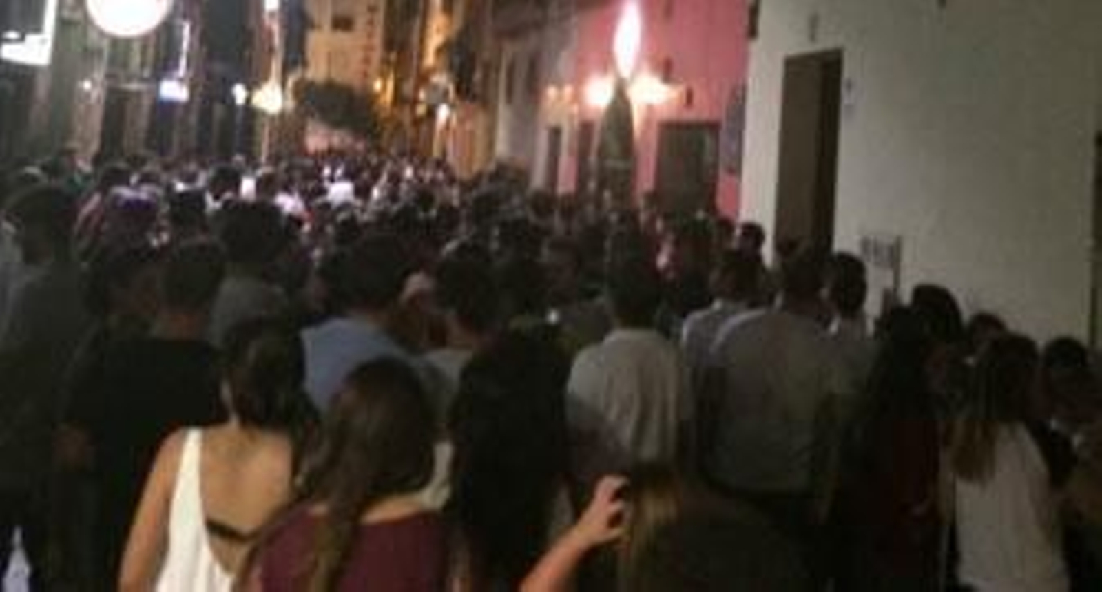 Un teléfono a medias