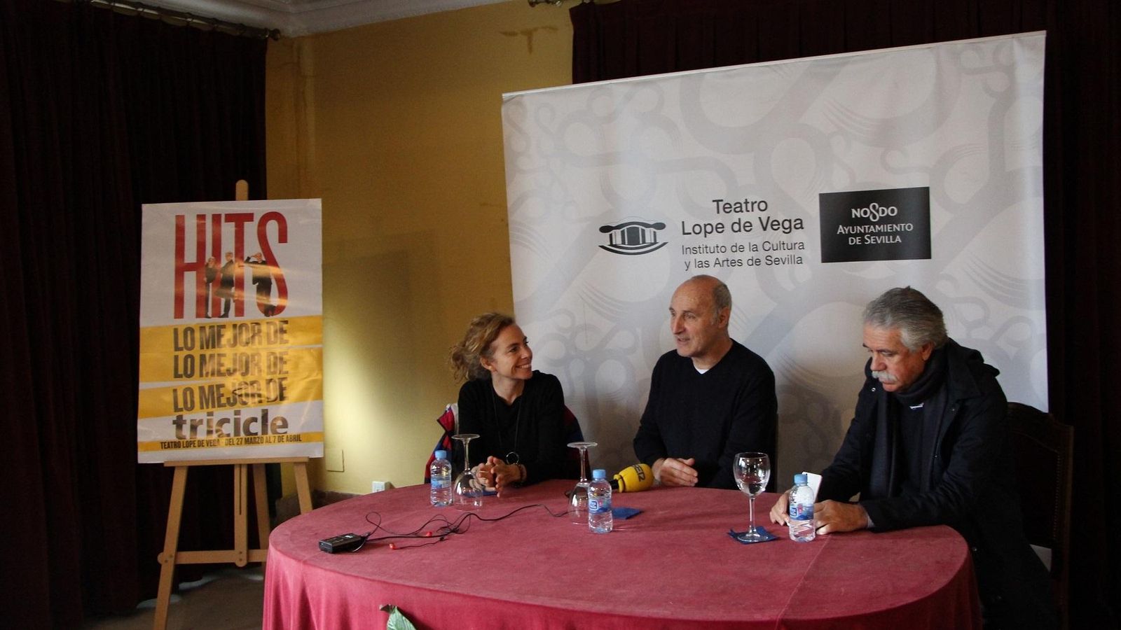 Presentación del espectáculo de Tricicle en el Teatro Lope de Vega.