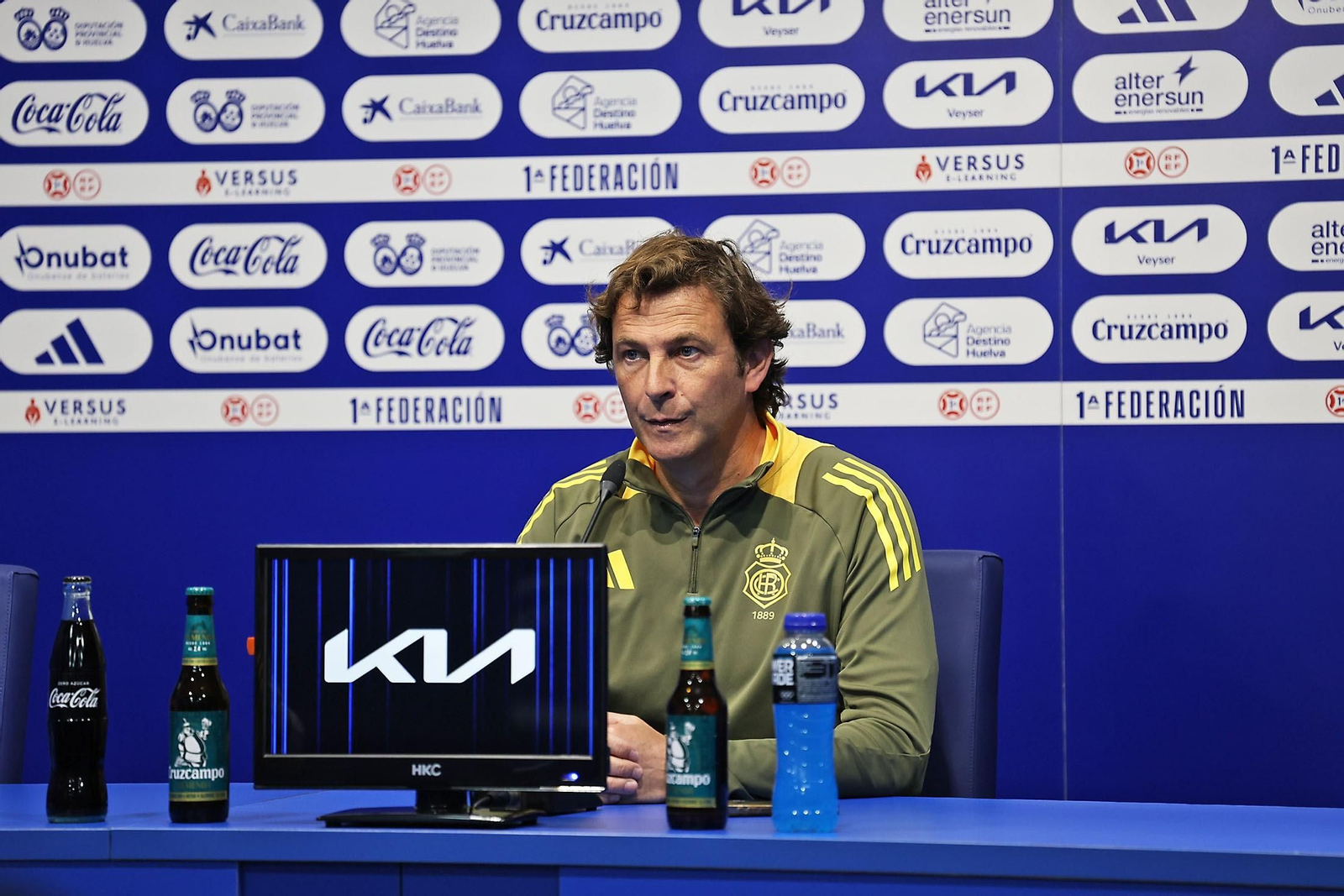 Raúl Galbarro, en rueda de prensa.