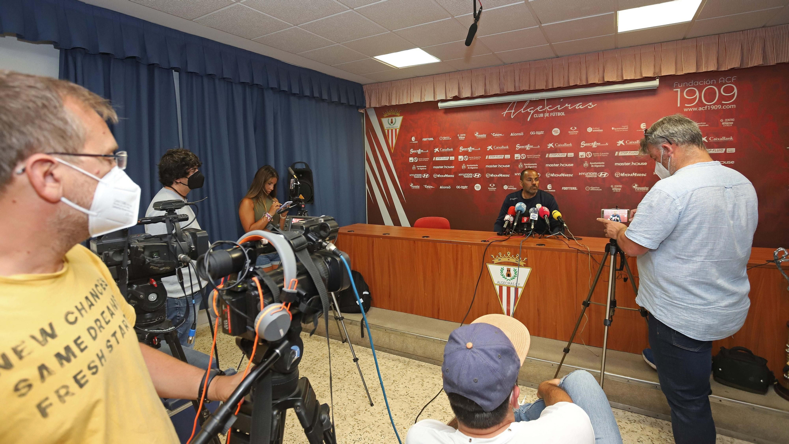 Fotos de la salida del Algeciras al playoff de ascenso de Extremadura