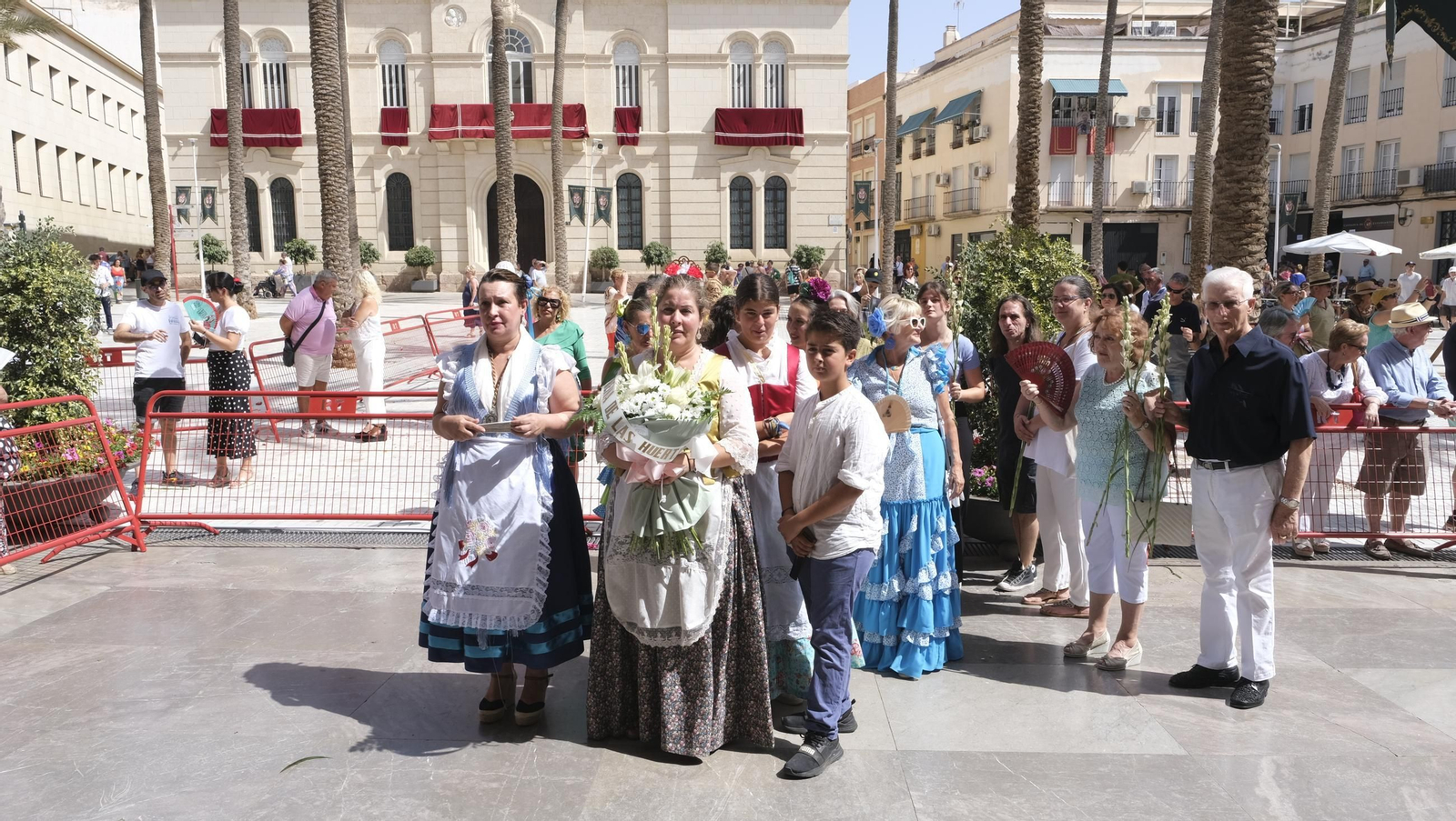 Ofrenda floral a la Virgen del Mar en la Feria de Almería 2024, en imágenes