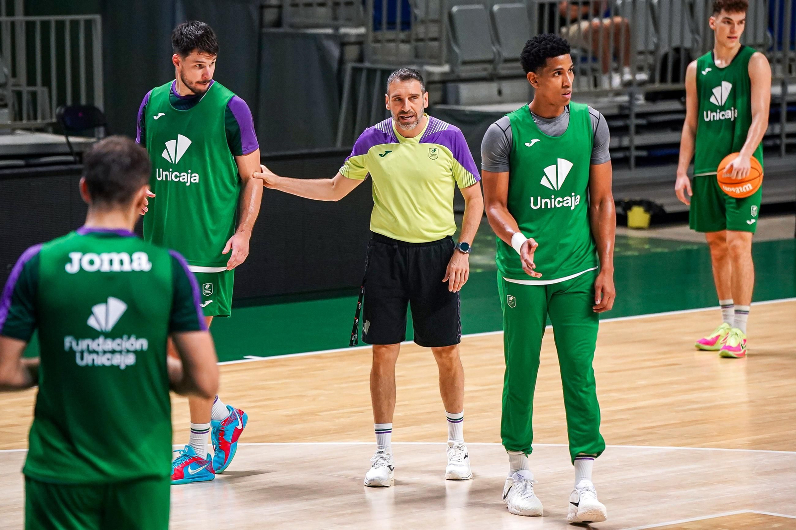 Buenas caras e intensidad en el regreso del Unicaja al trabajo