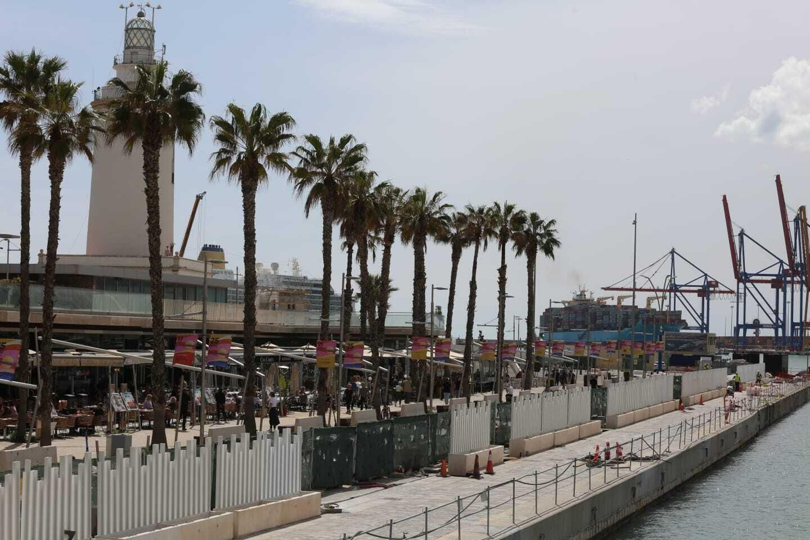 Vaya valla que han colocado en el Muelle Uno.