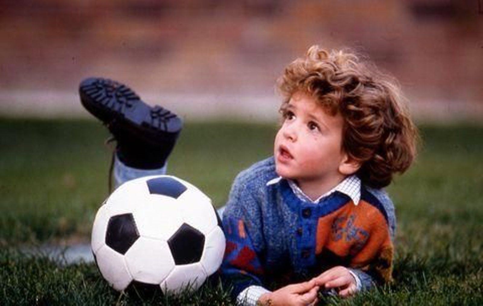 Una tierna foto de niño.