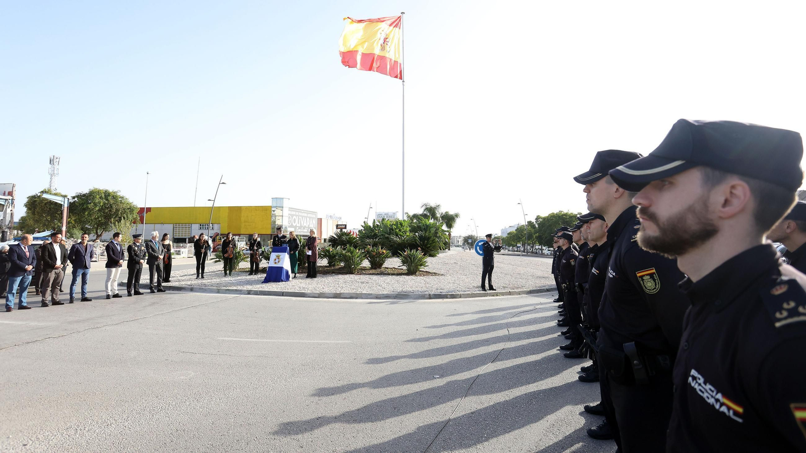 Imágenes de la inauguración de la rotonda de la Policía Nacional en Jerez