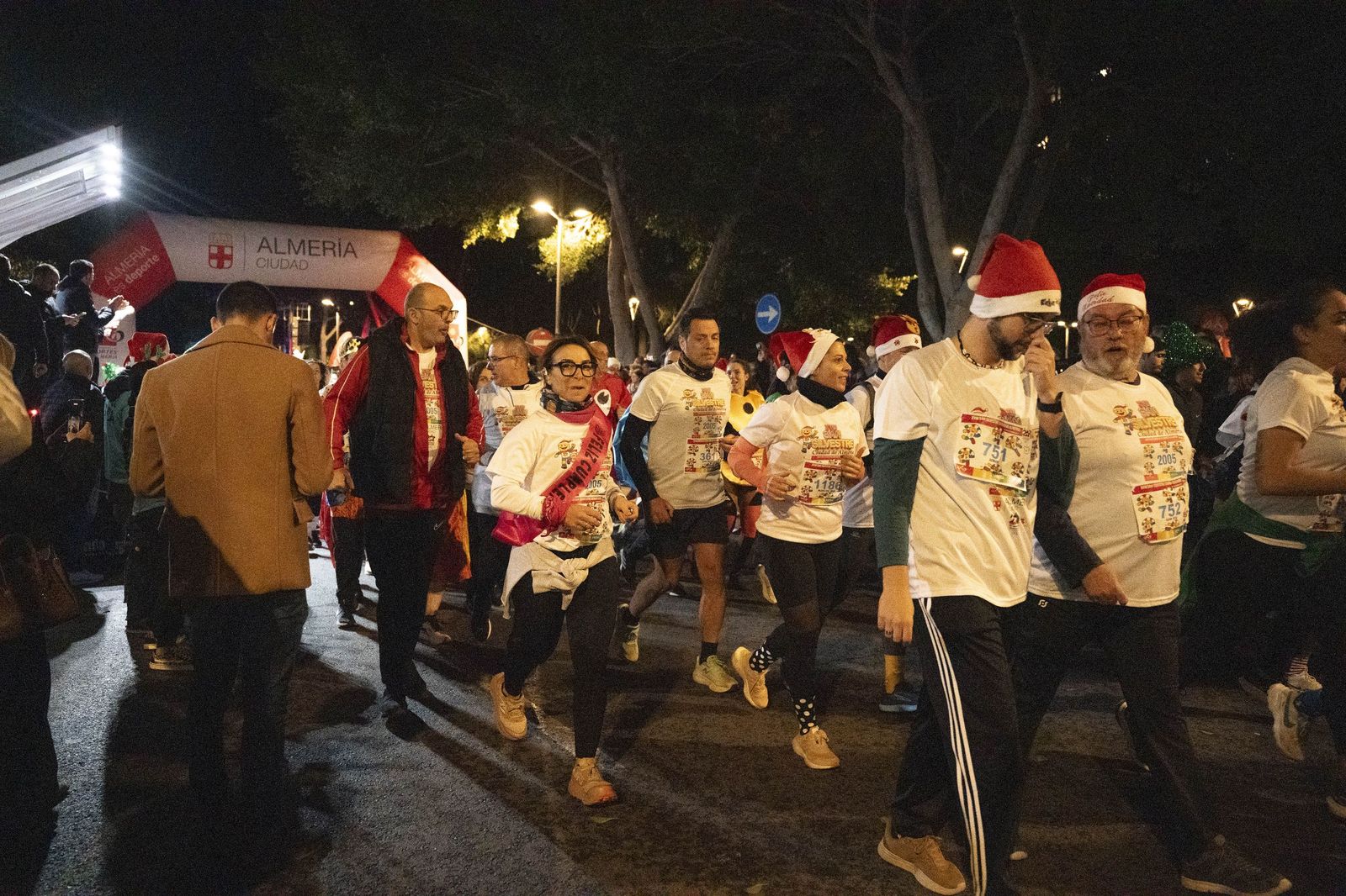 Almería corre y celebra su memoria olímpica en una San Silvestre de récord