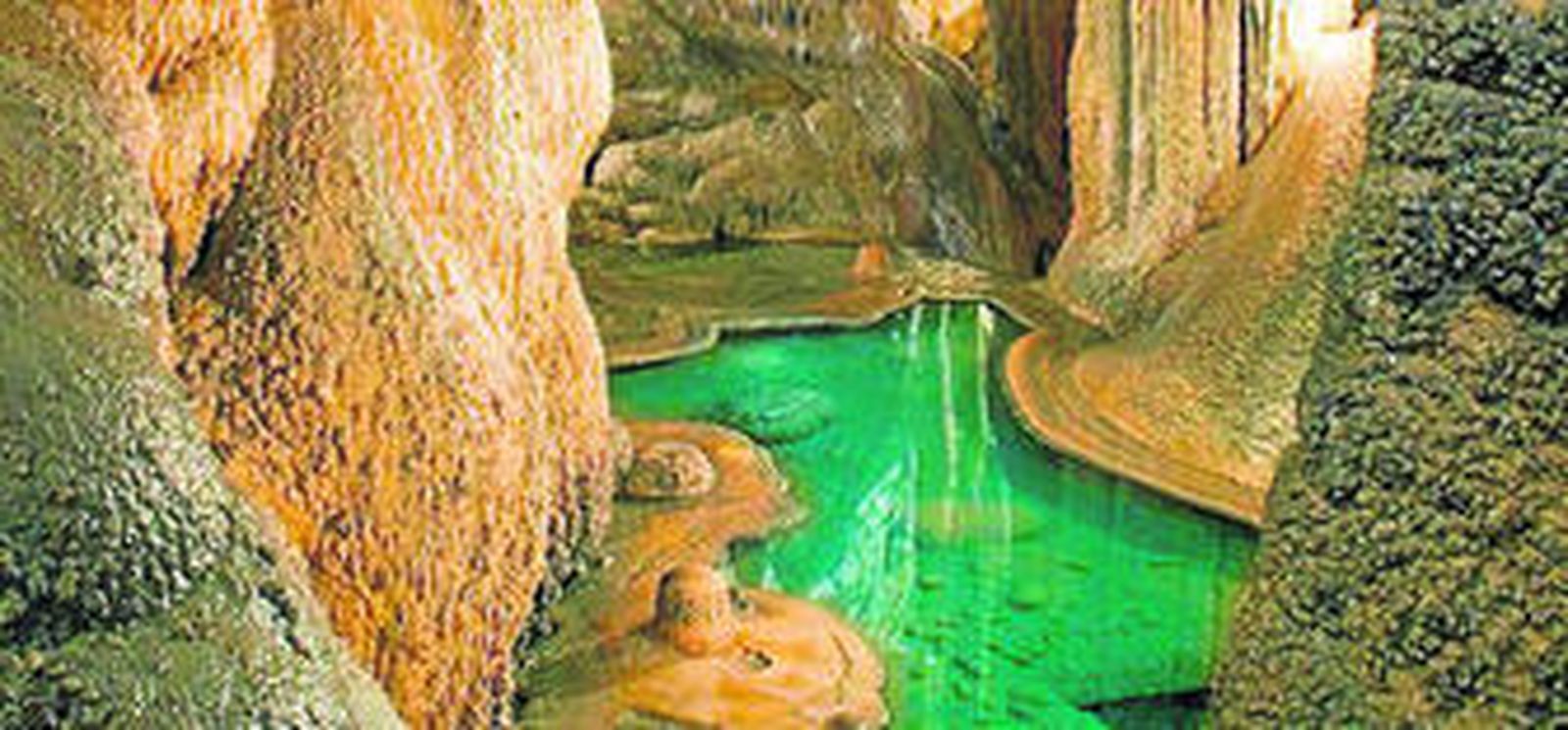 Imagen de la cueva baja de San Miguel.