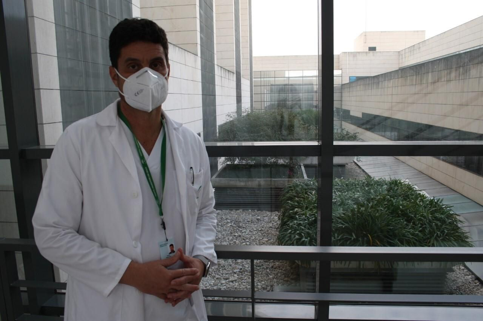 "Hemos triplicado la capacidad de puestos de cuidados intensivos en el hospital desde que comenzó la pandemia"