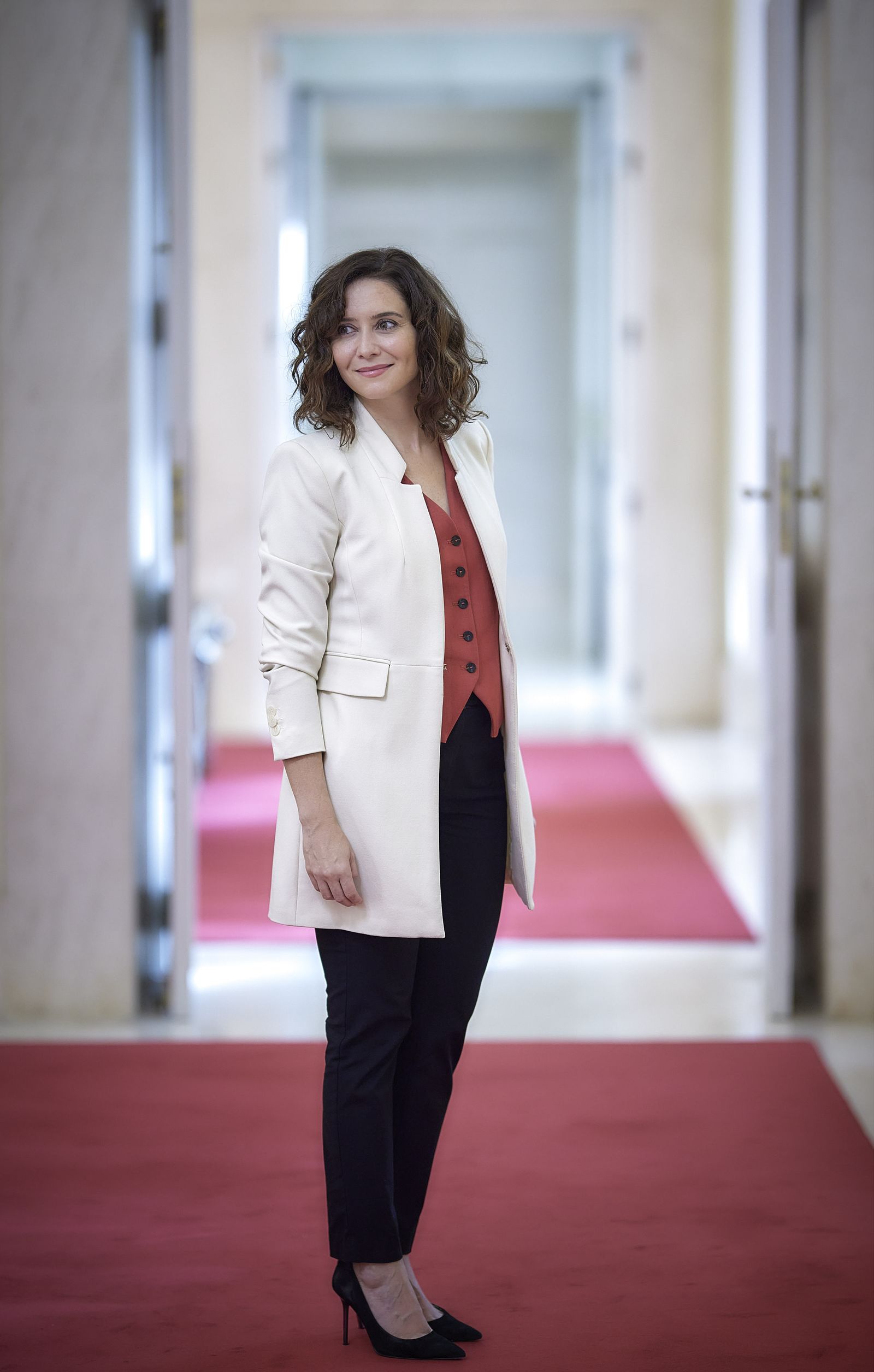 Todas las fotos de la entrevista a Ayuso