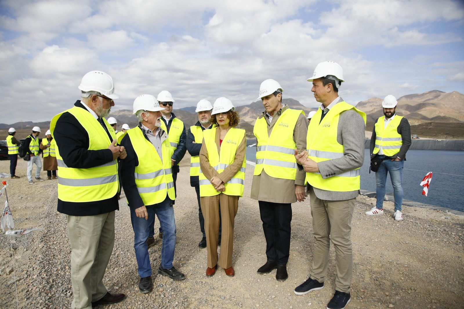 María Jesús Montero visita las obras de la balsa general de regulación de la Comarca de Usuarios Aguas de Níjar, en imágenes