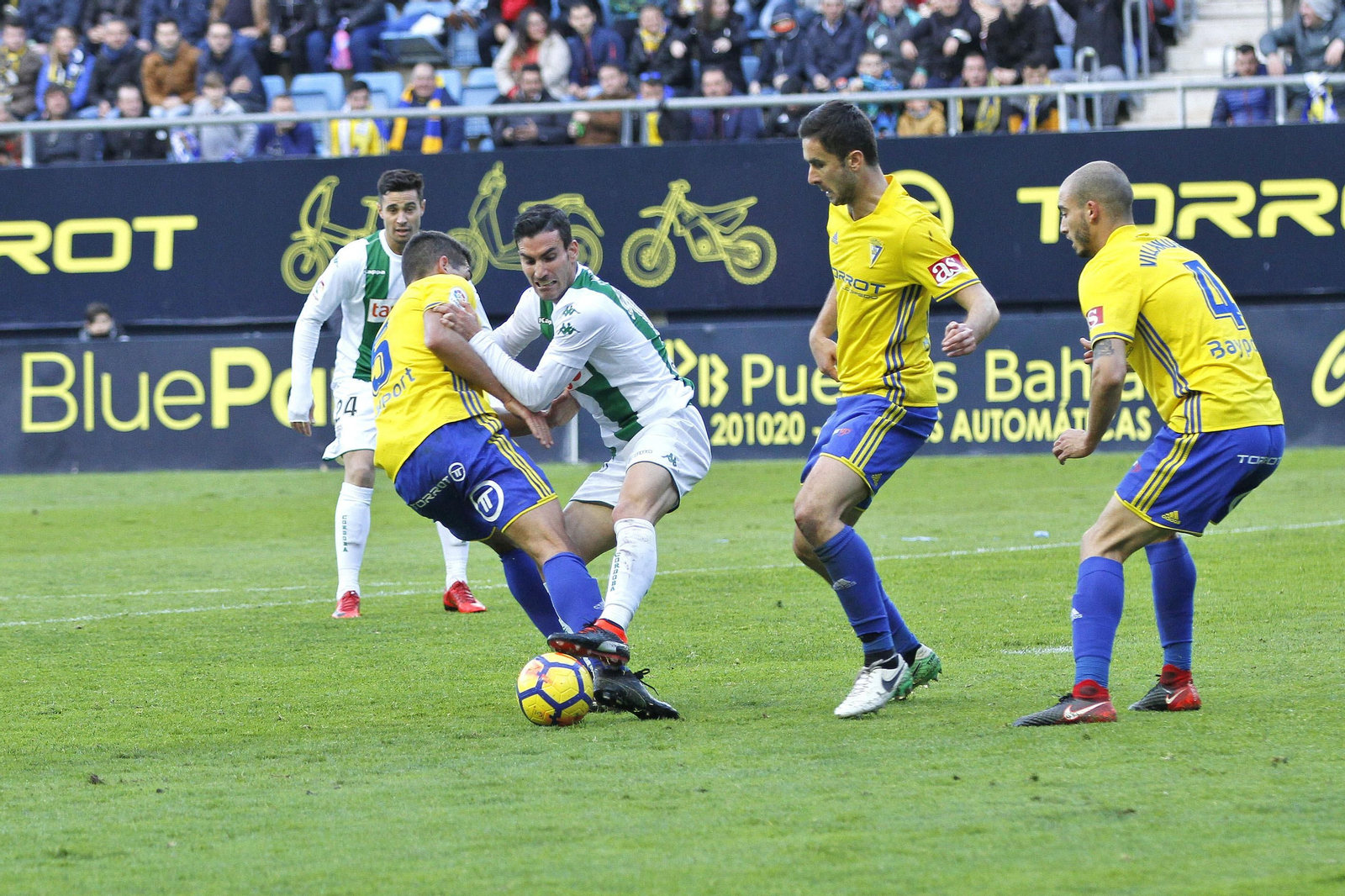 Alfaro trata de superar a Garrido, ante la mirada de Jaime, Kecojevic y Villanueva, el pasado curso. Alfaro trata de superar a Garrido, ante la mirada de Jaime, Kecojevic y Villanueva, el pasado curso.