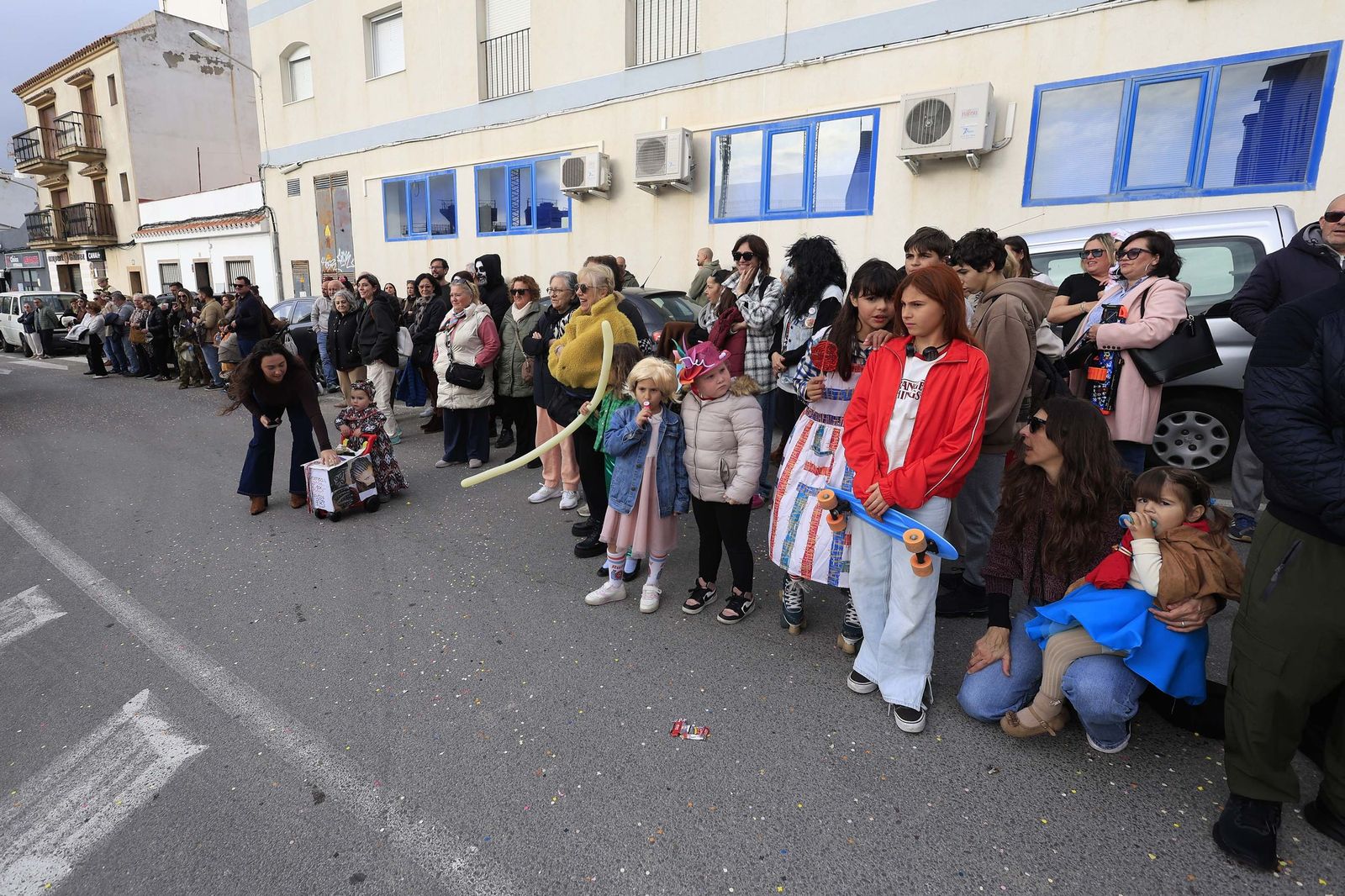 Búscate en las fotos del pasacalles del Carnaval de Tarifa 2026