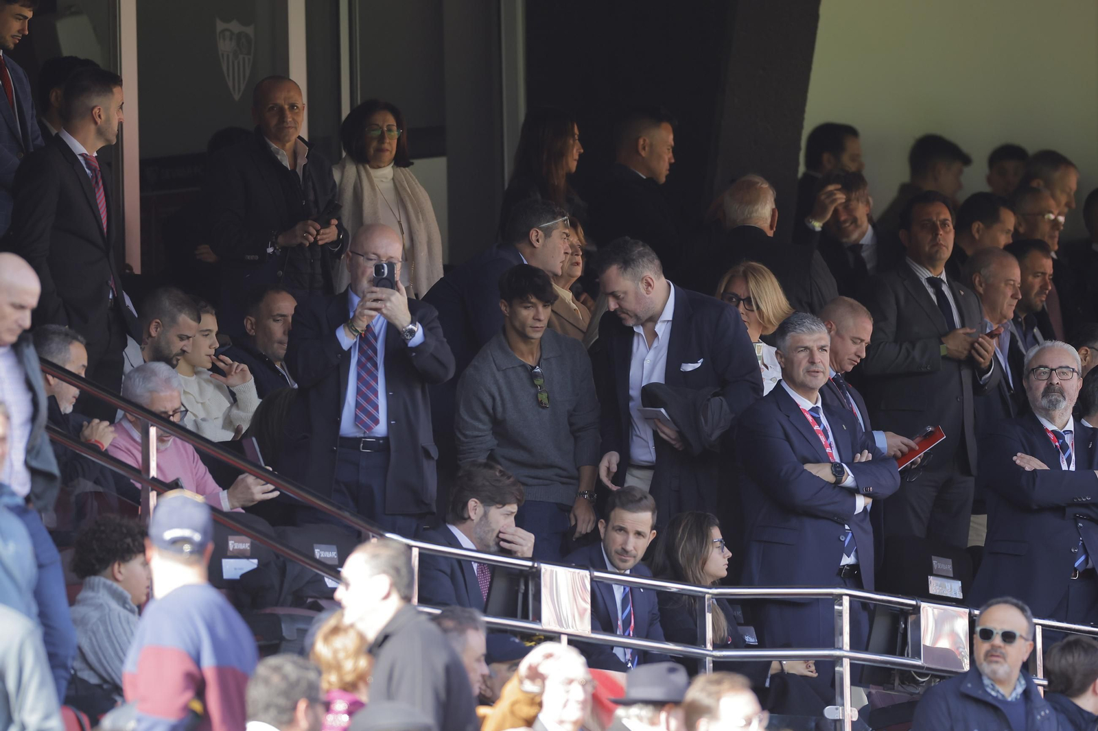 Búscate en las fotos del Sevilla - Oviedo