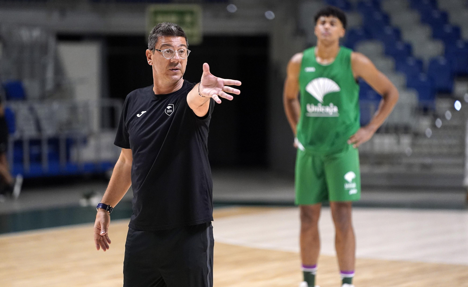 Fotos: el primer día de pretemporada del Unicaja en el Carpena Fotos: el primer día de pretemporada del Unicaja en el Carpena