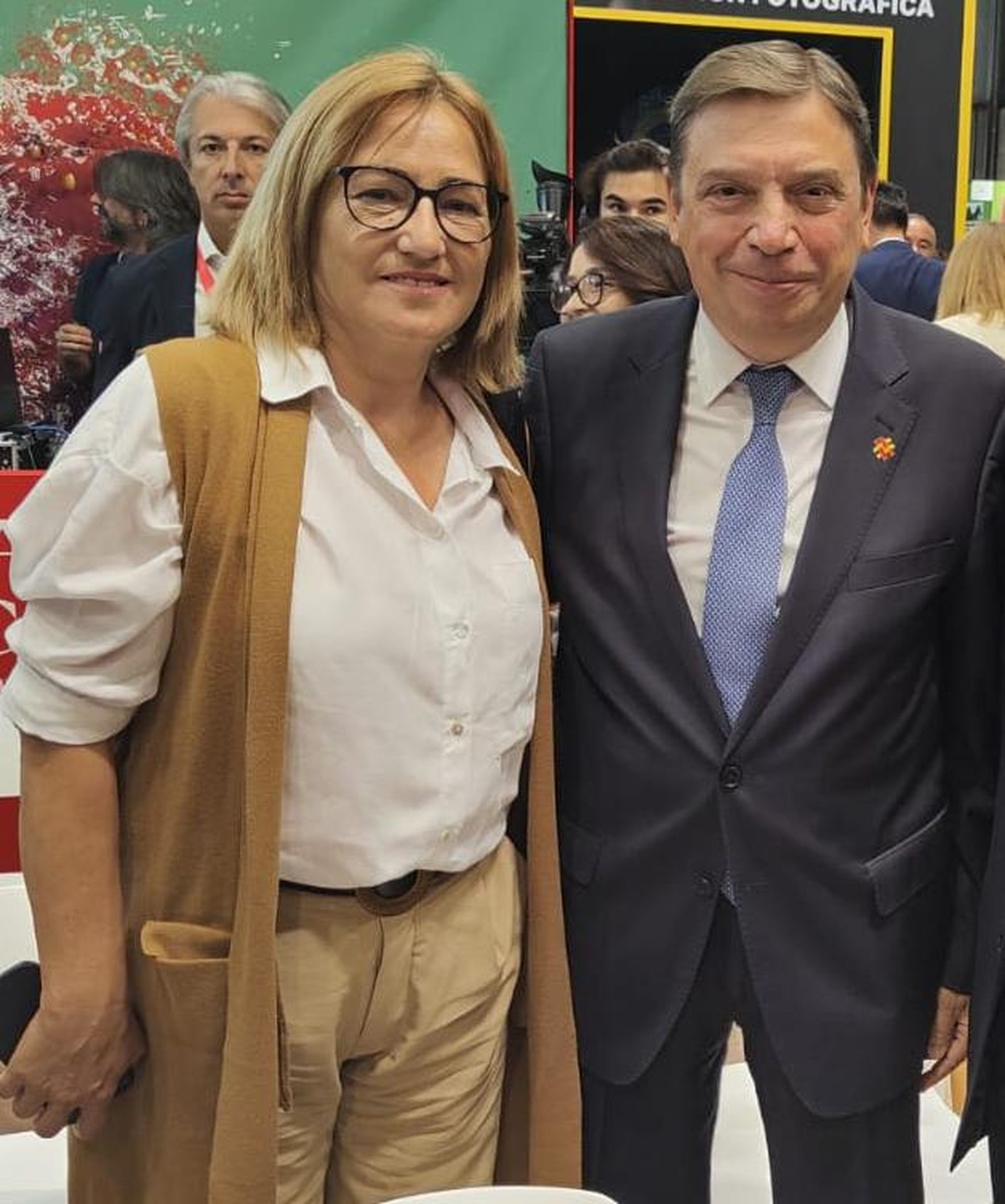 Esperanza Pérez con el ministro Luis Plnas