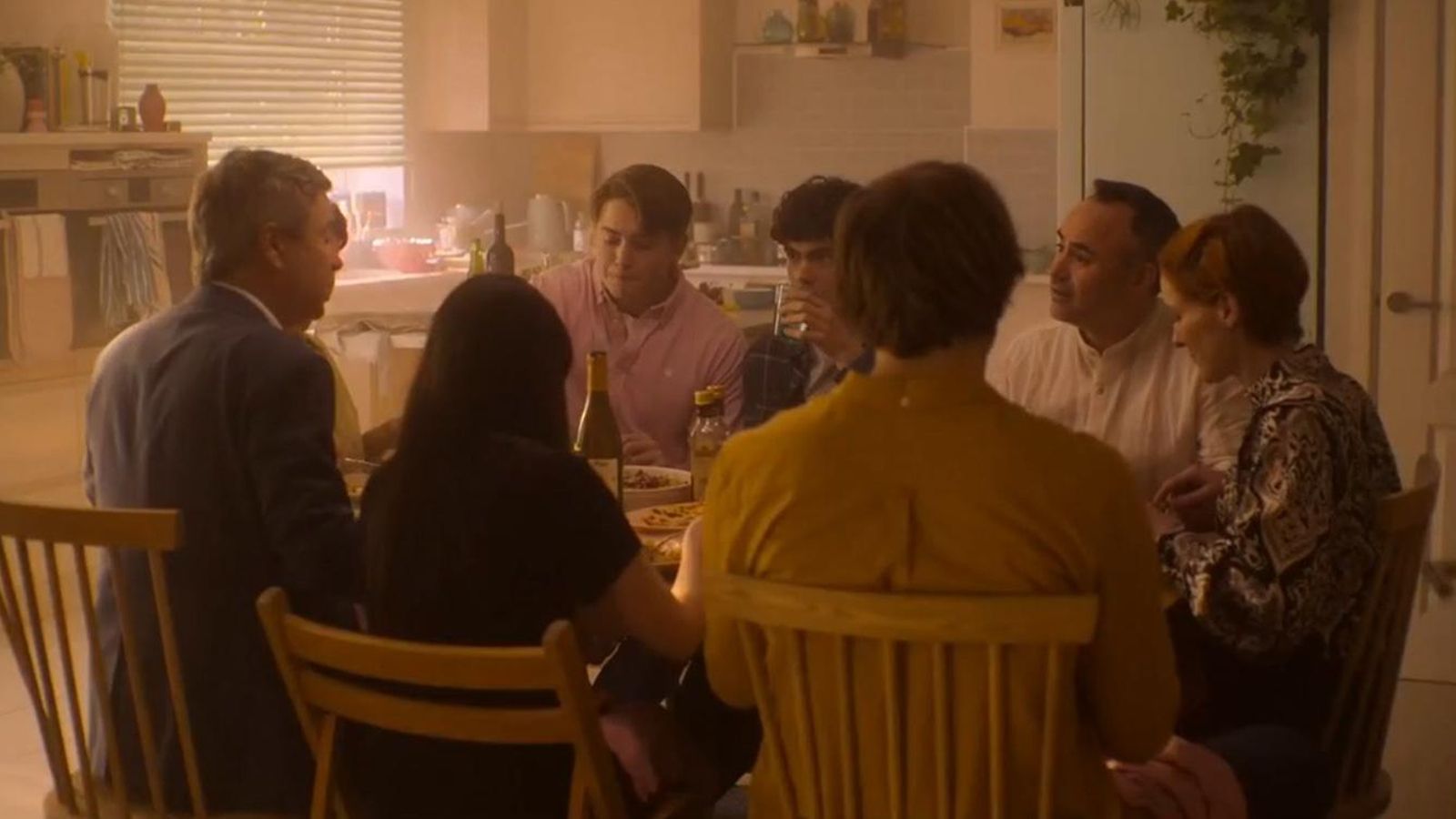 Comida familia en Heartstopper.