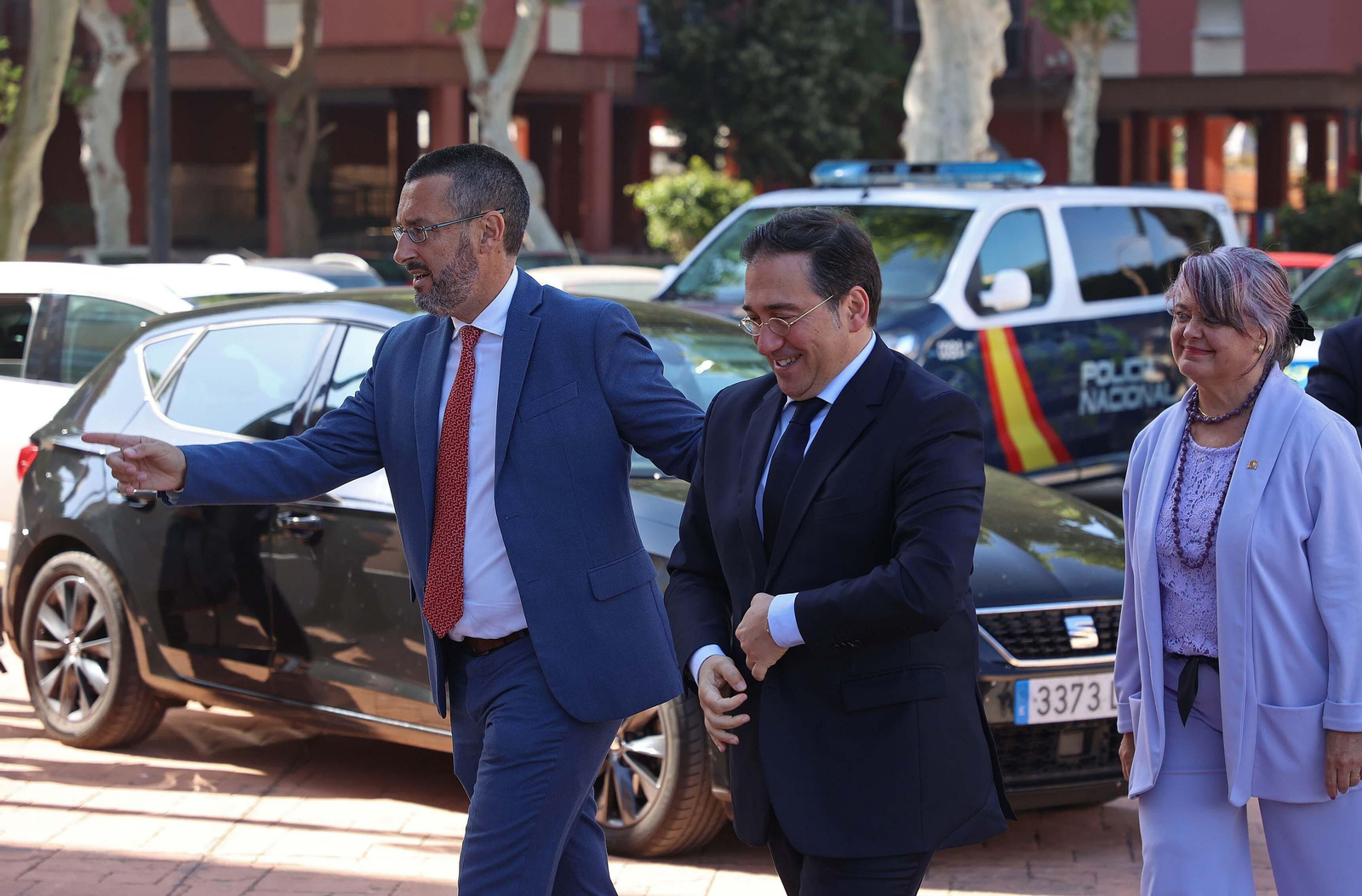 La reunión de José Manuel Albares con Juan Franco en el Ayuntamiento de La Línea, en imágenes