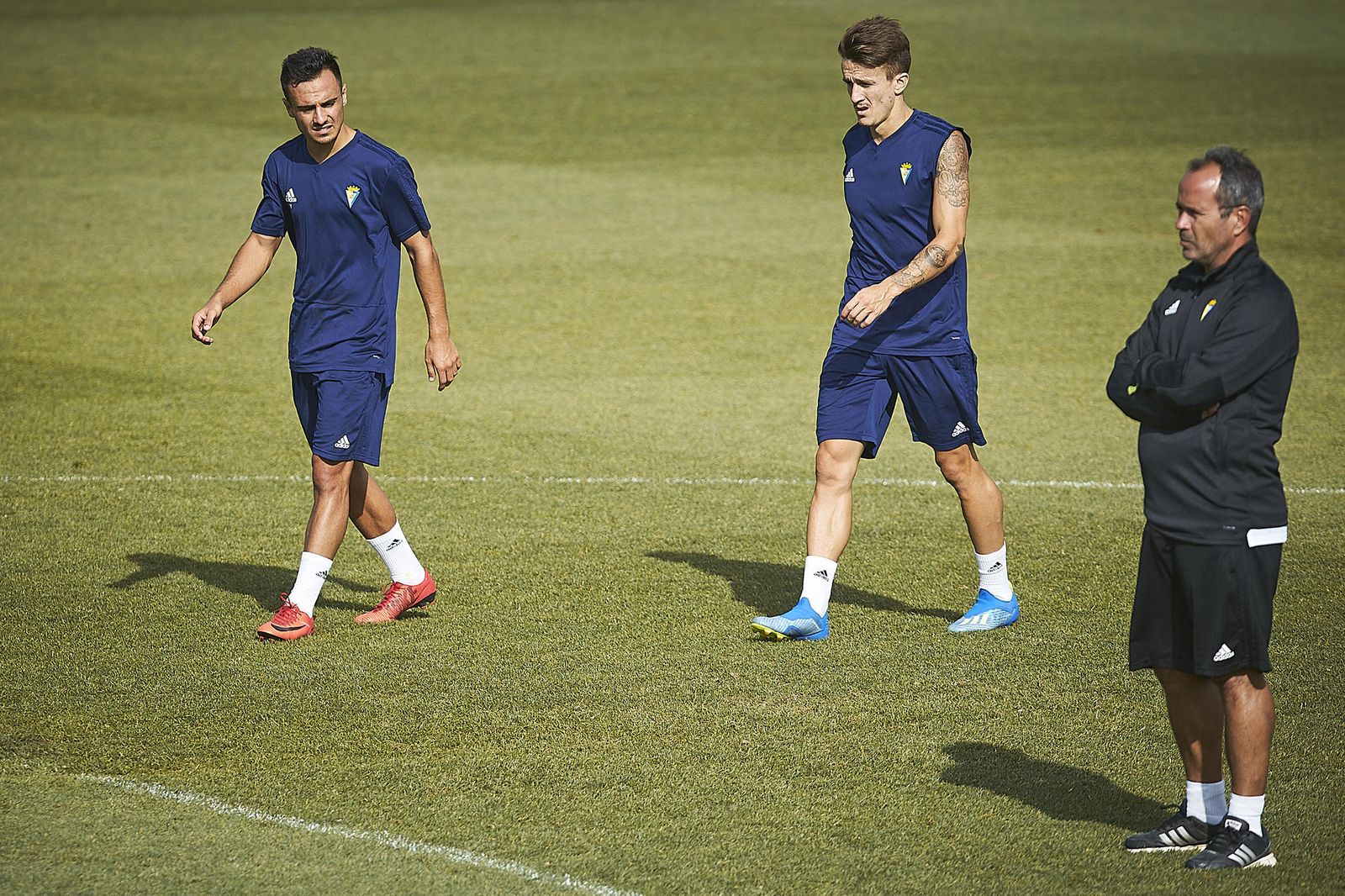 Álvaro García, en un entrenamiento junto a Salvi y al técnico Álvaro Cervera.