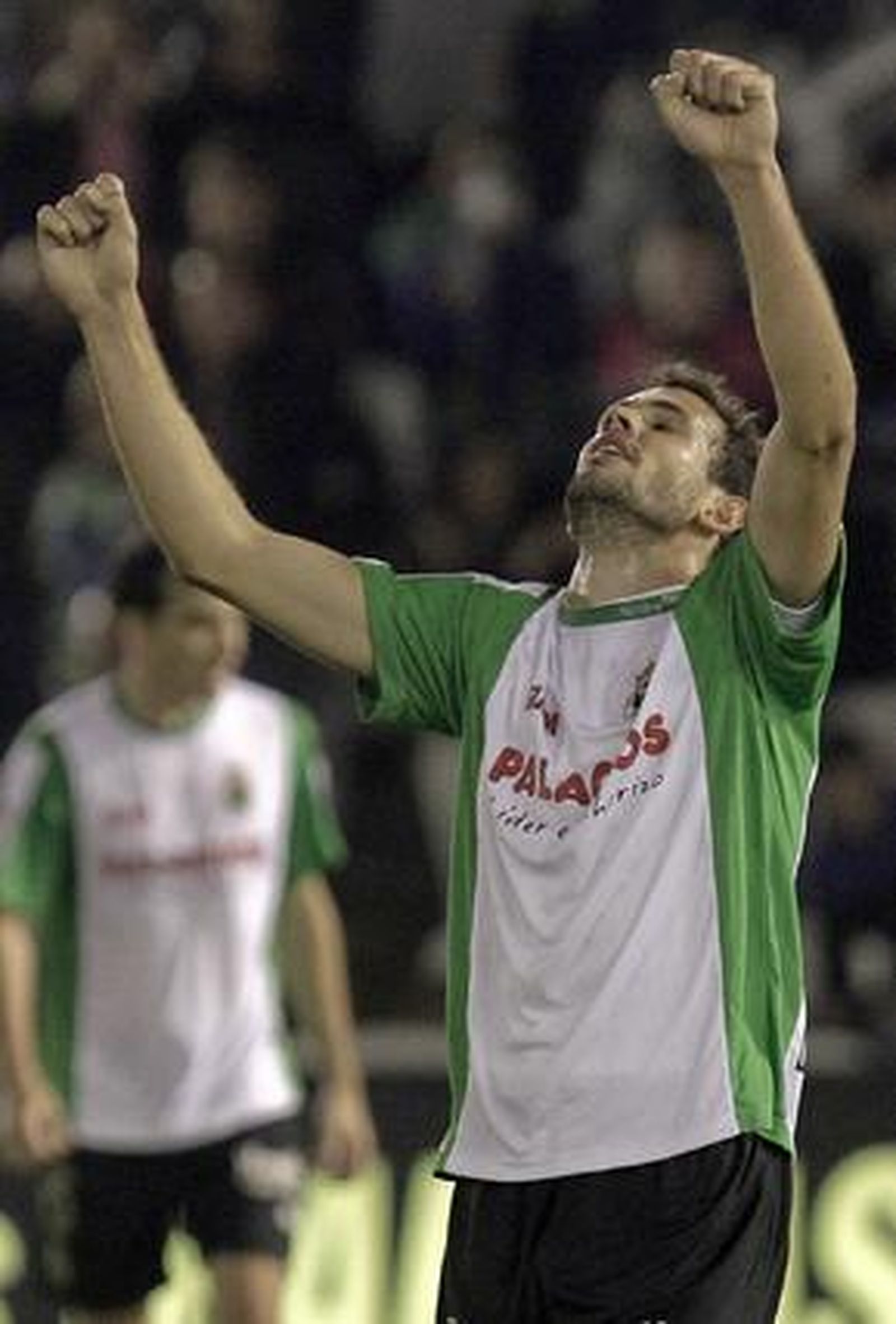 El Betis acumula su sexta derrota seguida tras caer con el Racing en Santander (1-0). / EFE