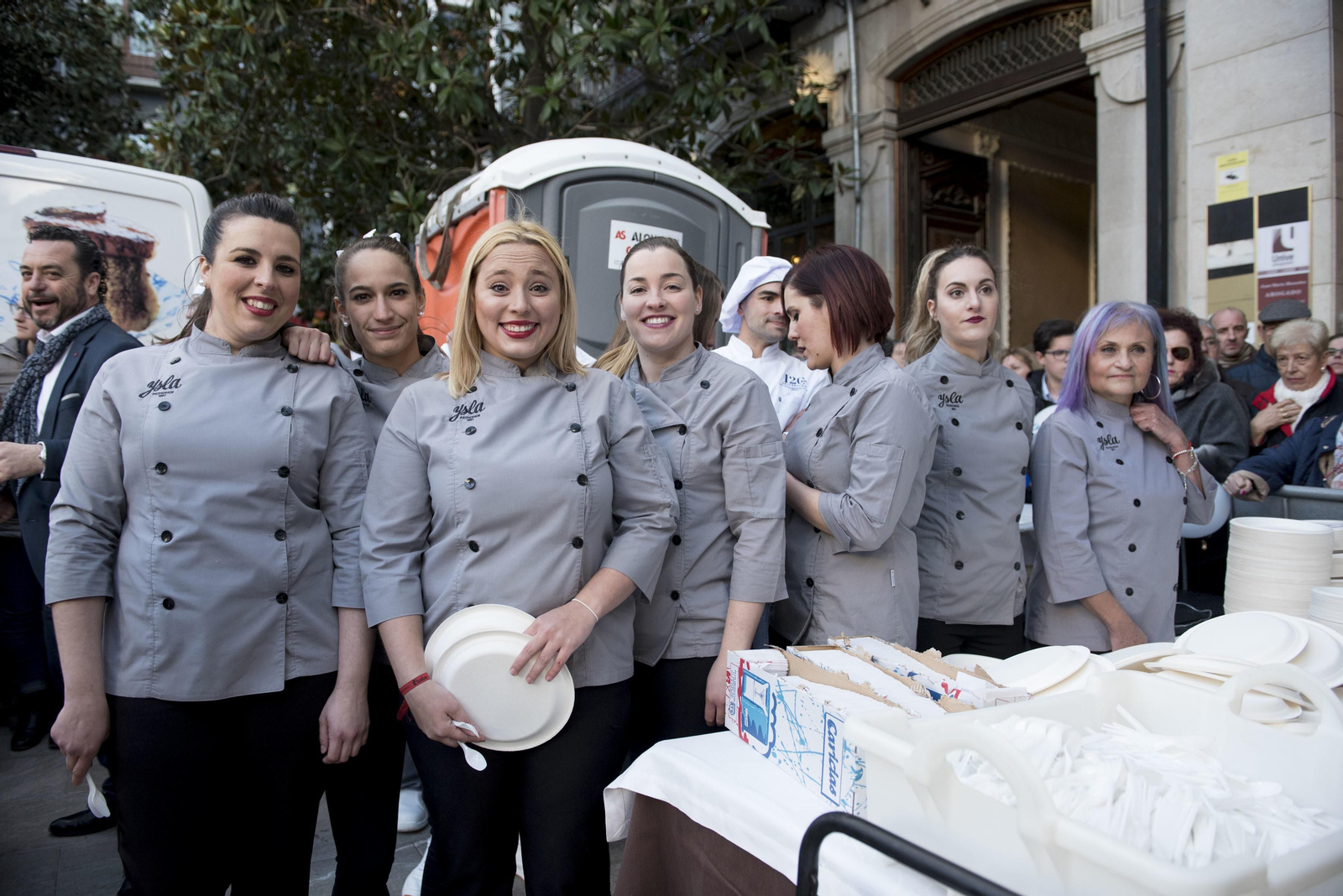 Las imágenes de la tarta de piononos más grande del mundo