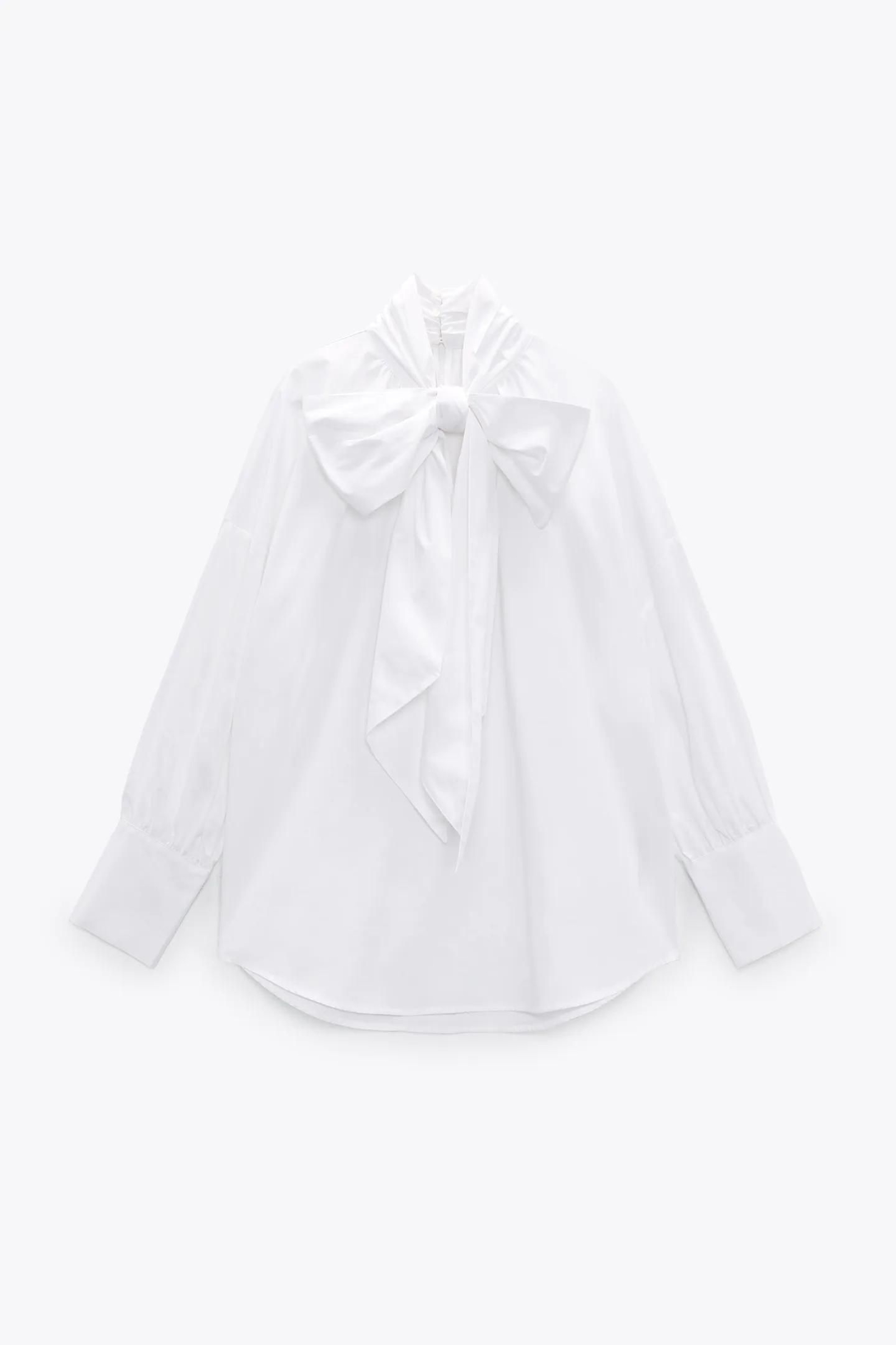 Blusa con lazada XXL de Zara.