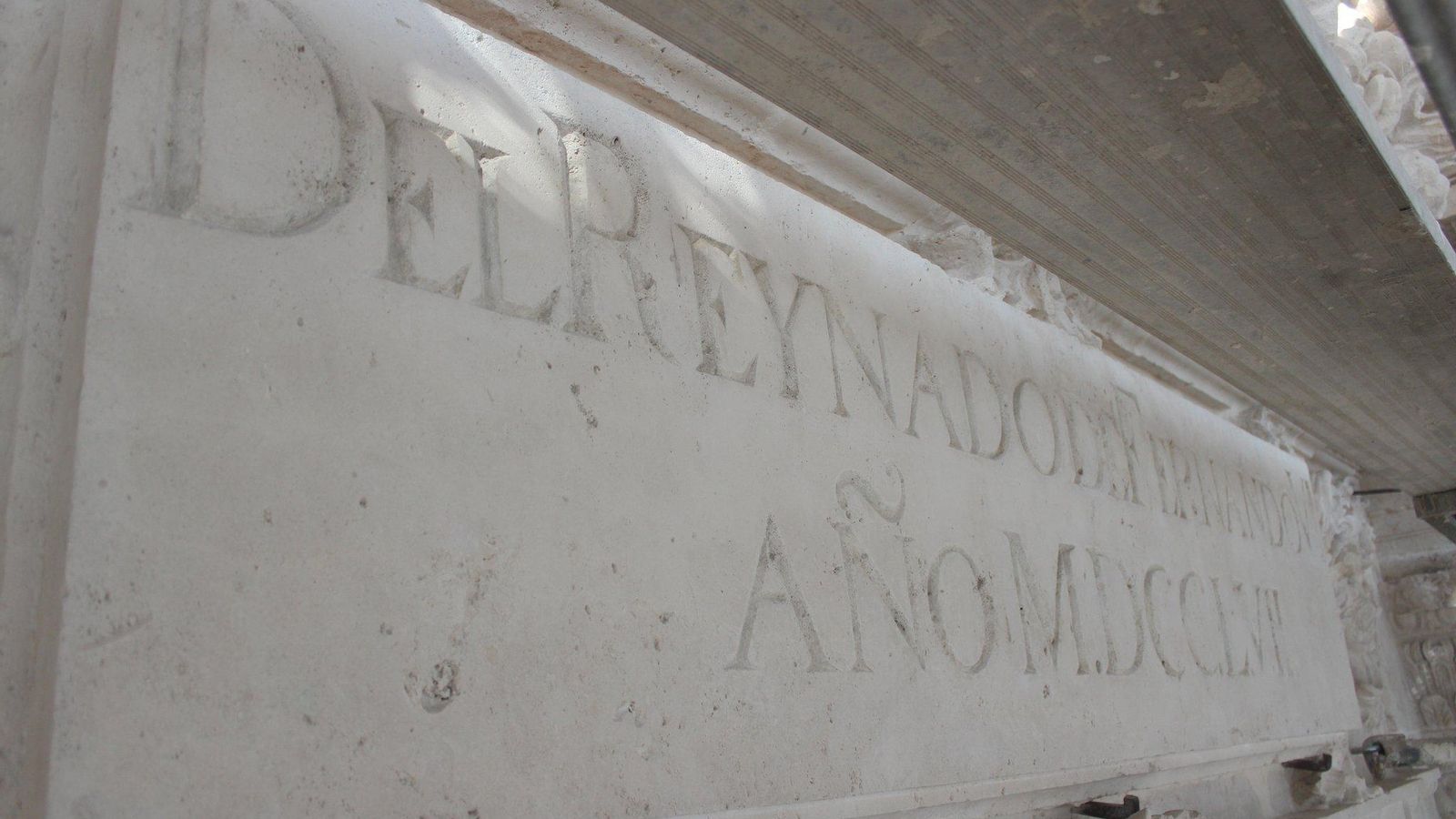 La inscripción de la portada.