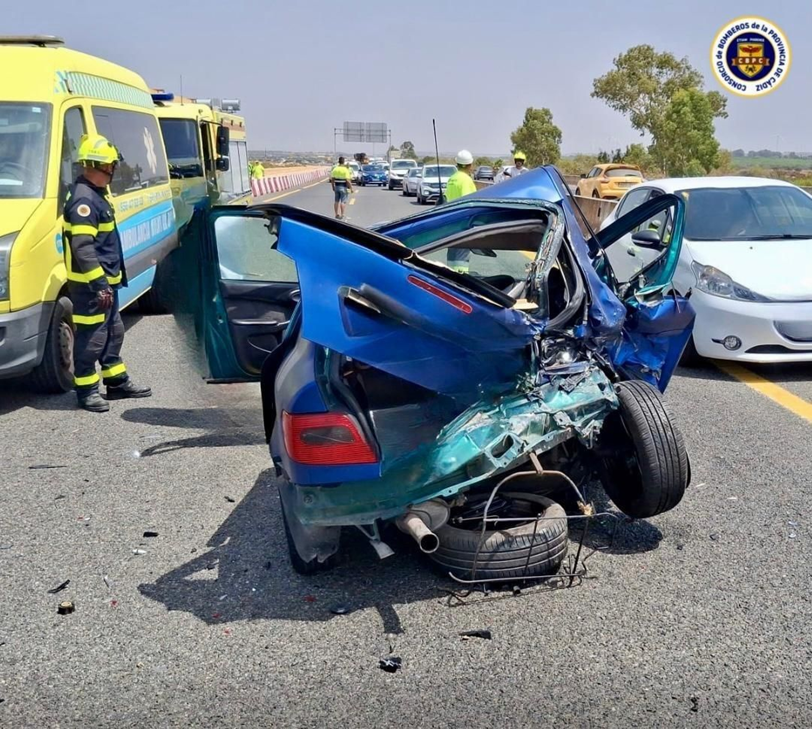 Estado de uno de los coches implicados en el accidente en la zona de Tres Caminos este jueves.