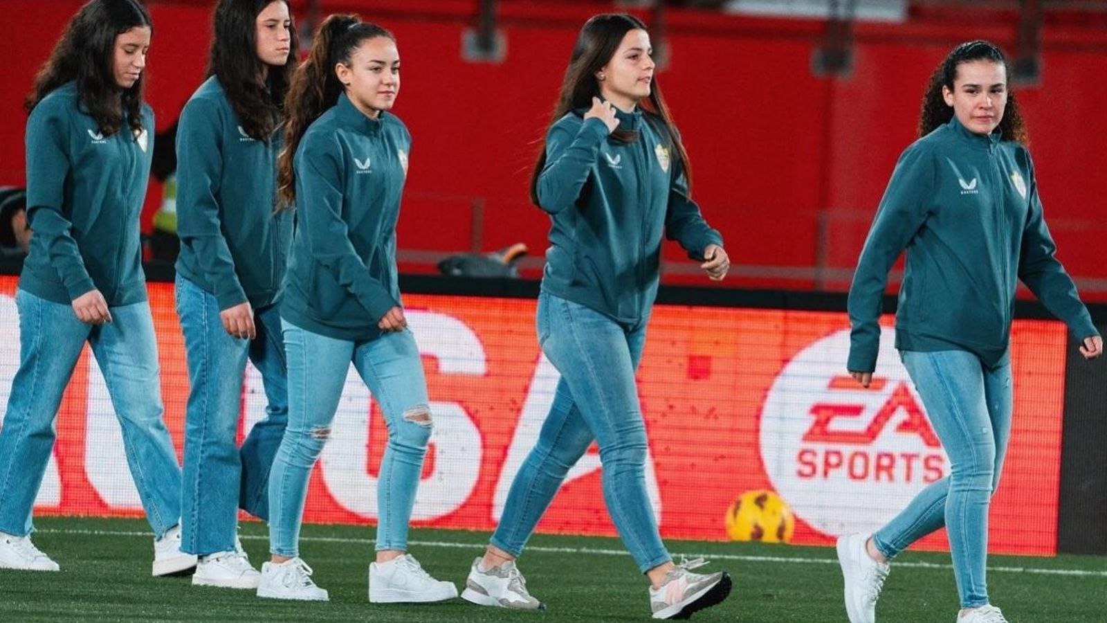 Integrantes de uno de los tres equipos femeninos que gestiona la Fundación UDA