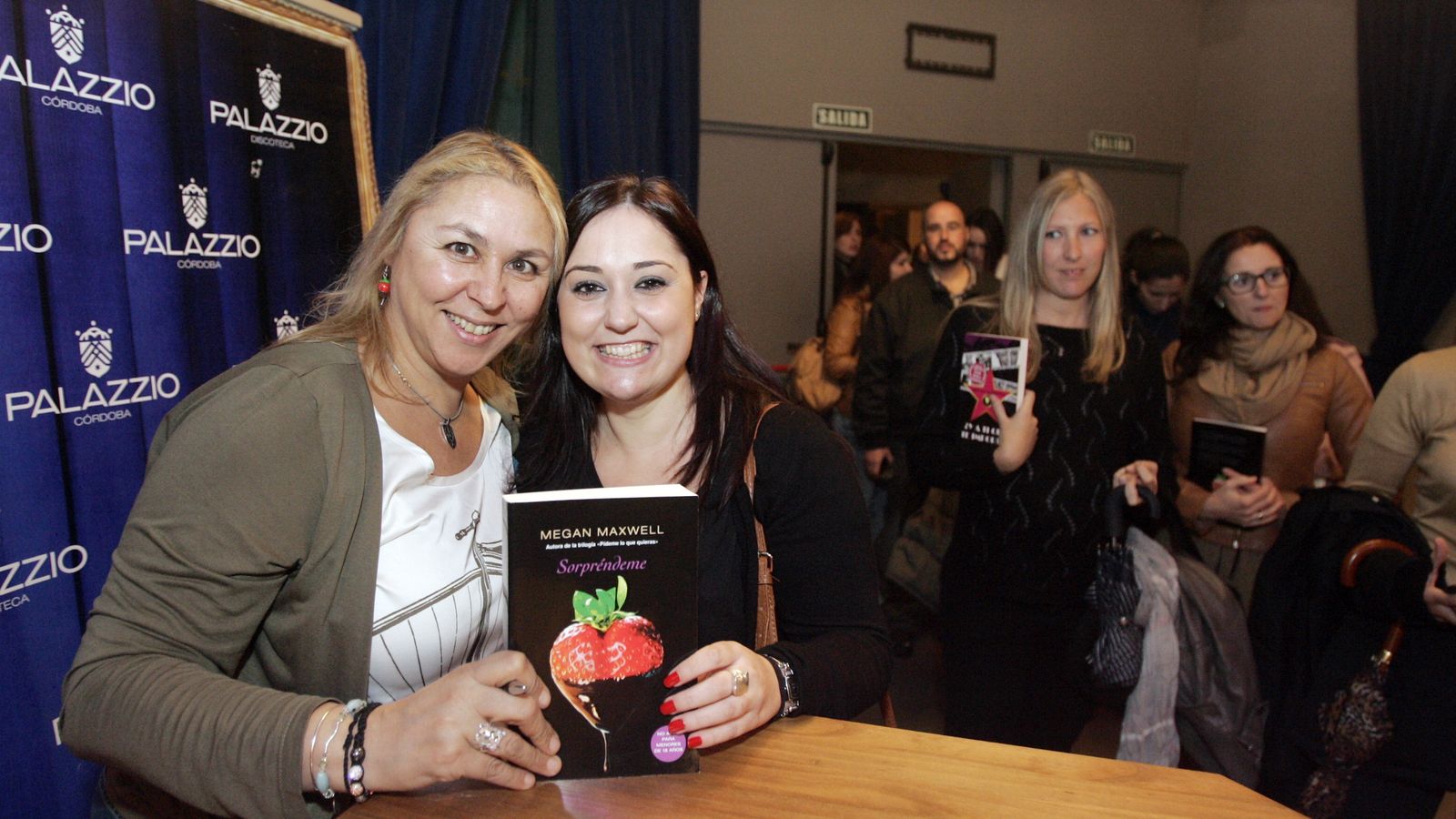 Firma de libros de Megan Maxwell.