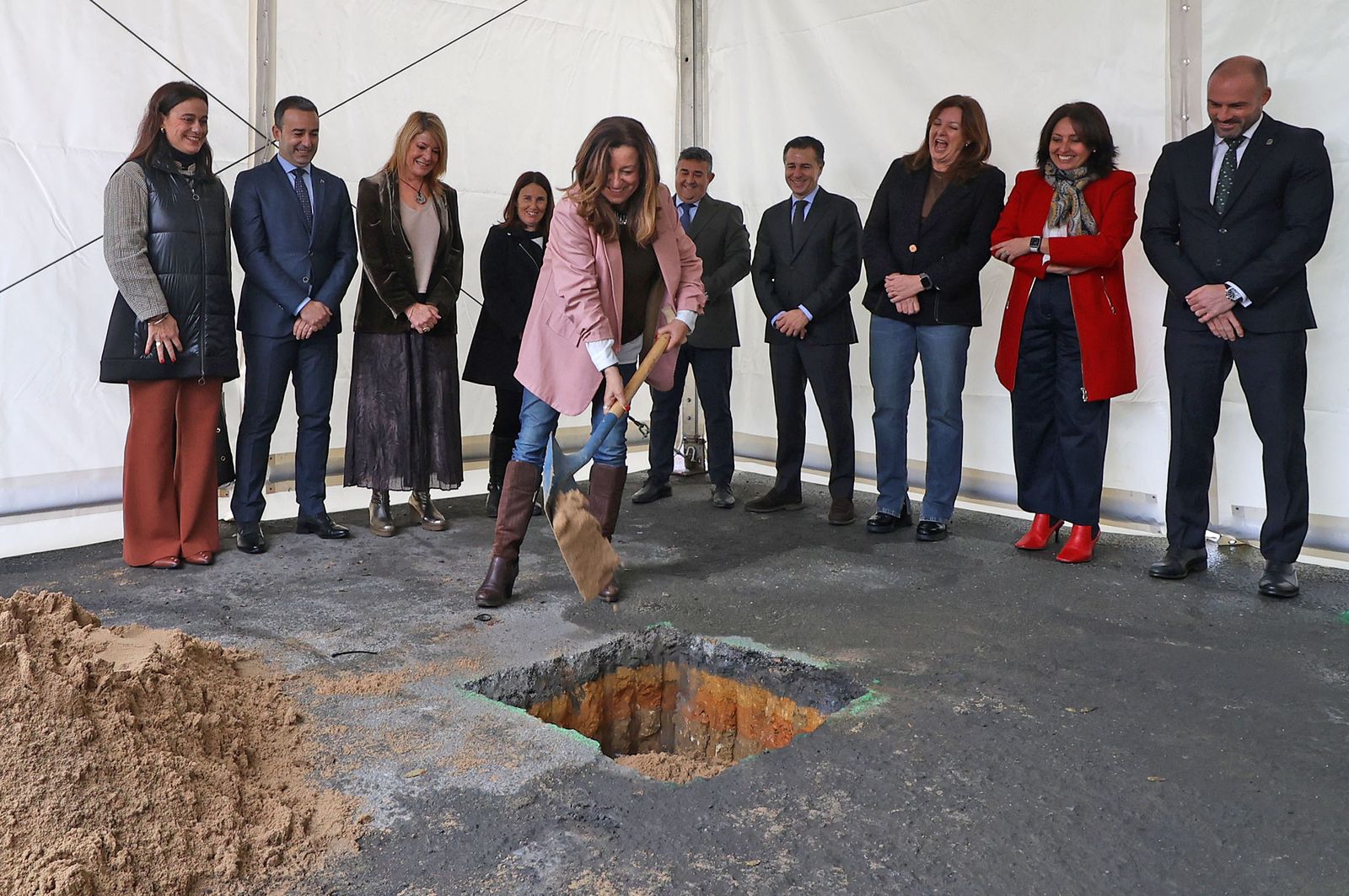 Fotografías de la colocación de la primera piedra de las obras de ampliación y reforma de la Escuela de Arte y Superior de Diseño León Ortega de Huelva